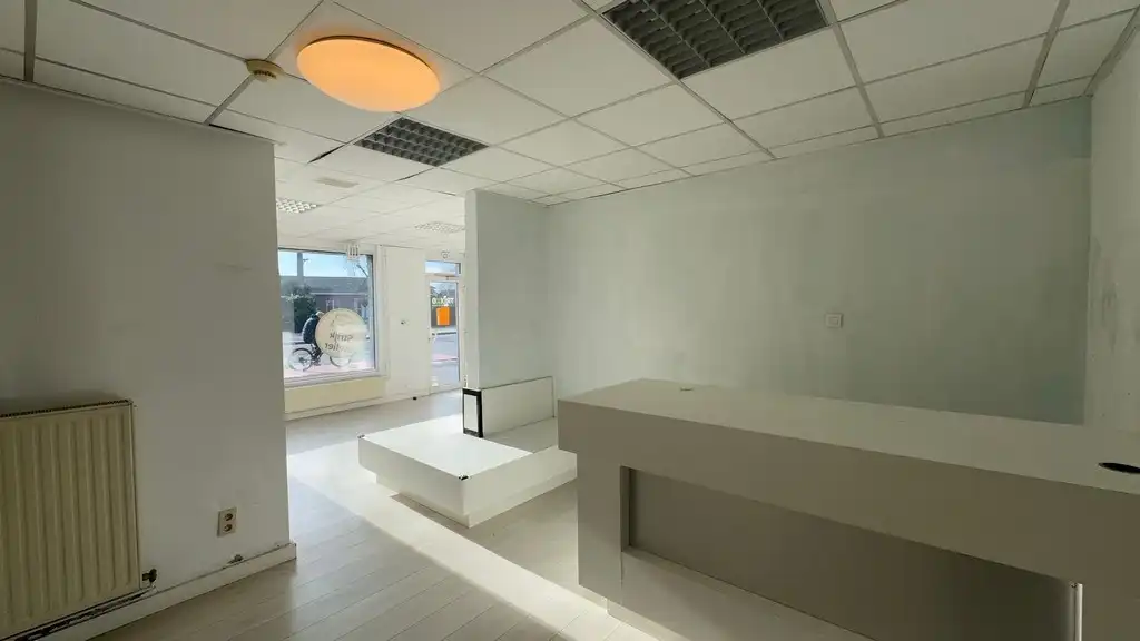 Commercieel gelegen handelspand te koop in Deinze (Astene) foto 7