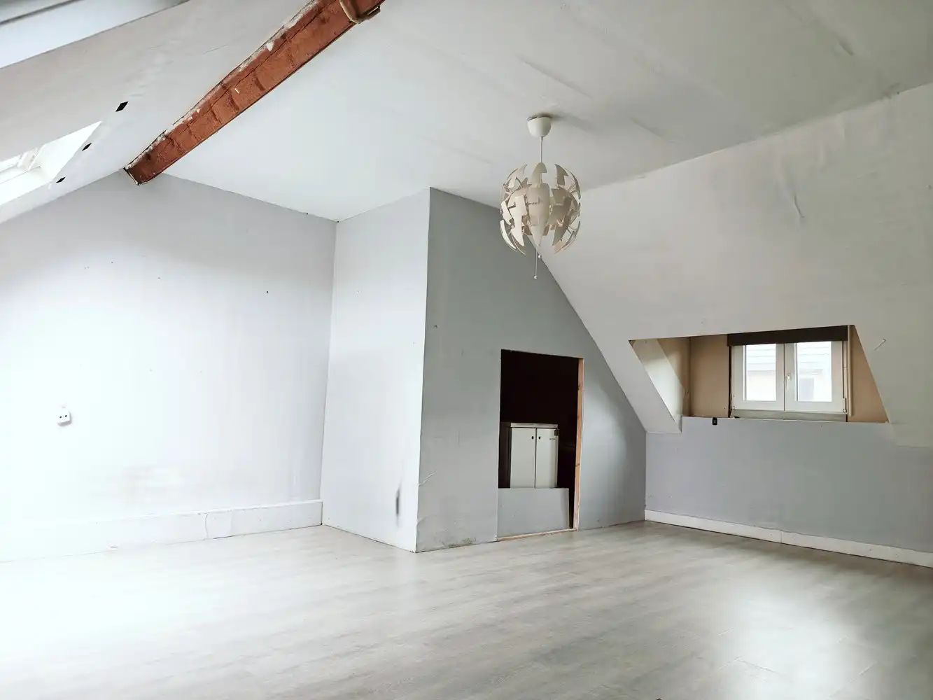 Te renoveren rijwoning met 4 slaapkamers en leuke stadstuin. foto 16