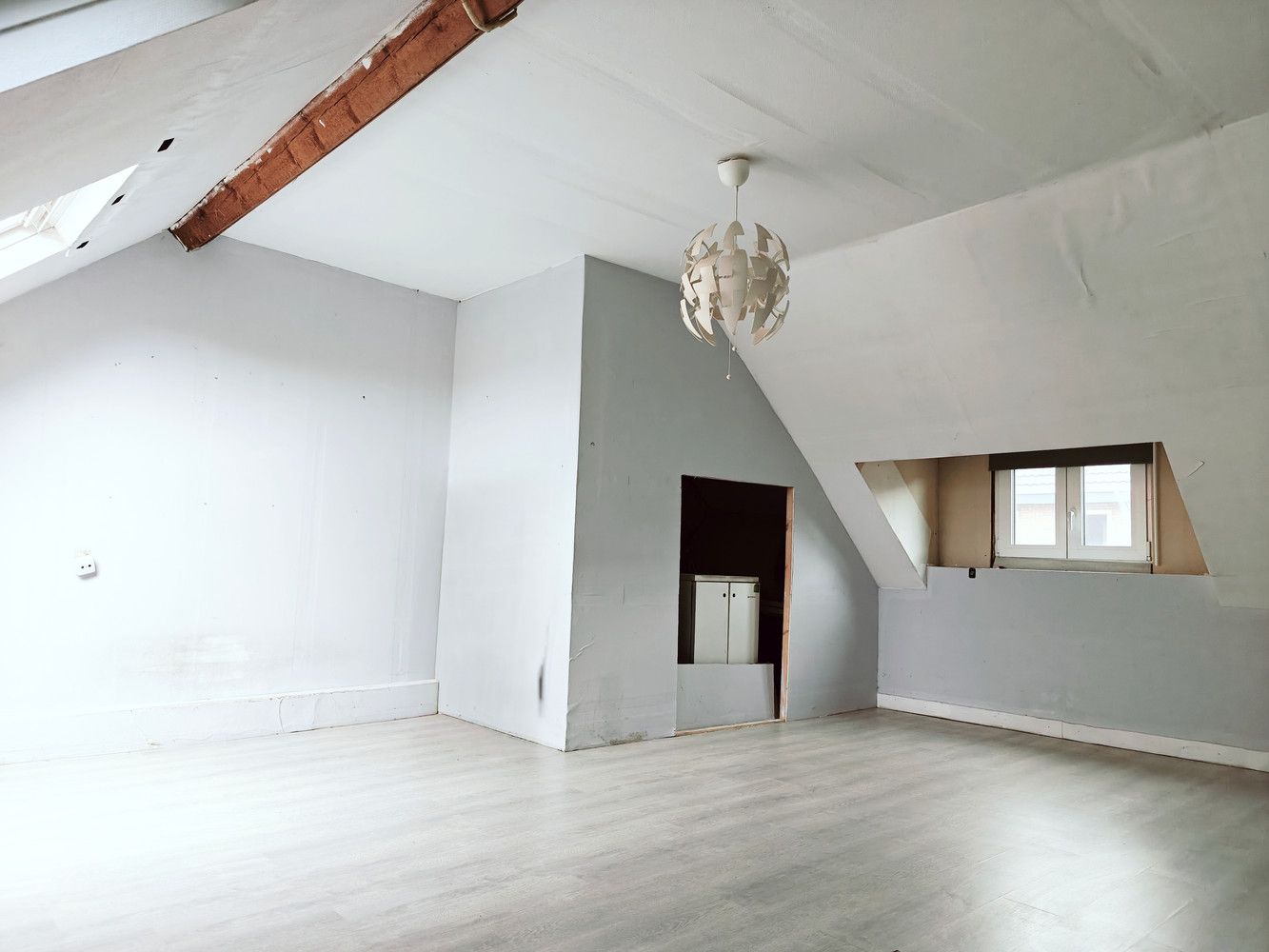 Te renoveren rijwoning met 4 slaapkamers en leuke stadstuin. foto 16