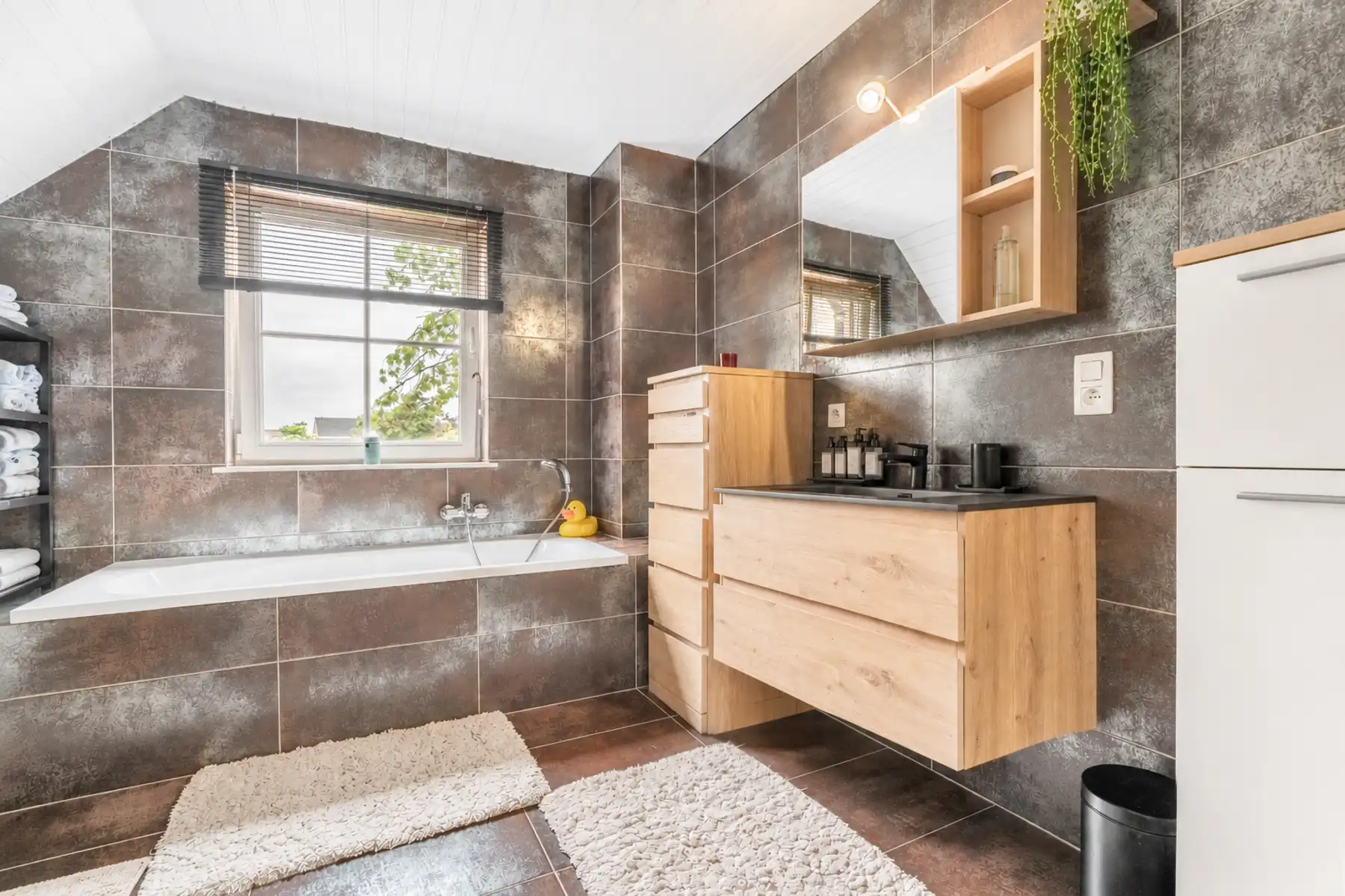 Ruime villa te koop in Dilbeek vrij beroep/ kangoeroewonen foto 32