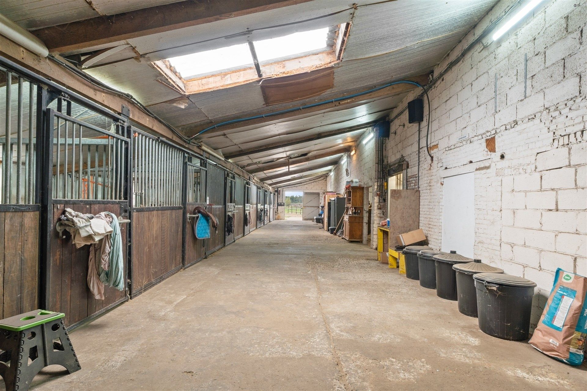 Open bebouwing + stallen op 11.268m² foto 25