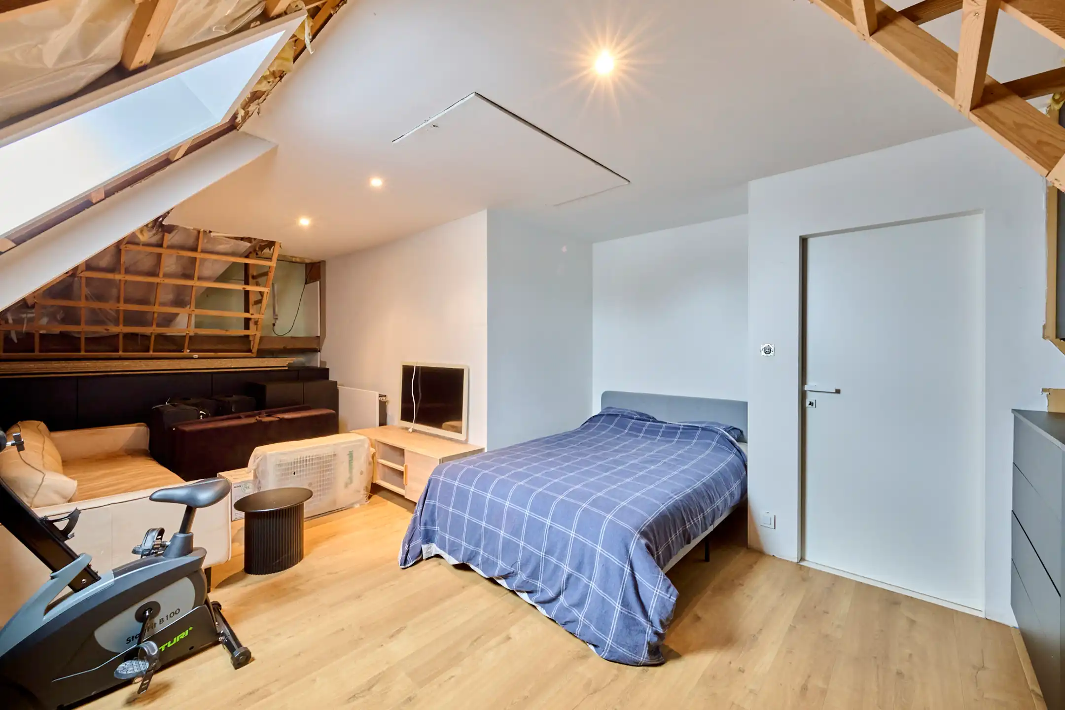 Prachtig vernieuwde villa op een rustige ligging in Genk foto 15