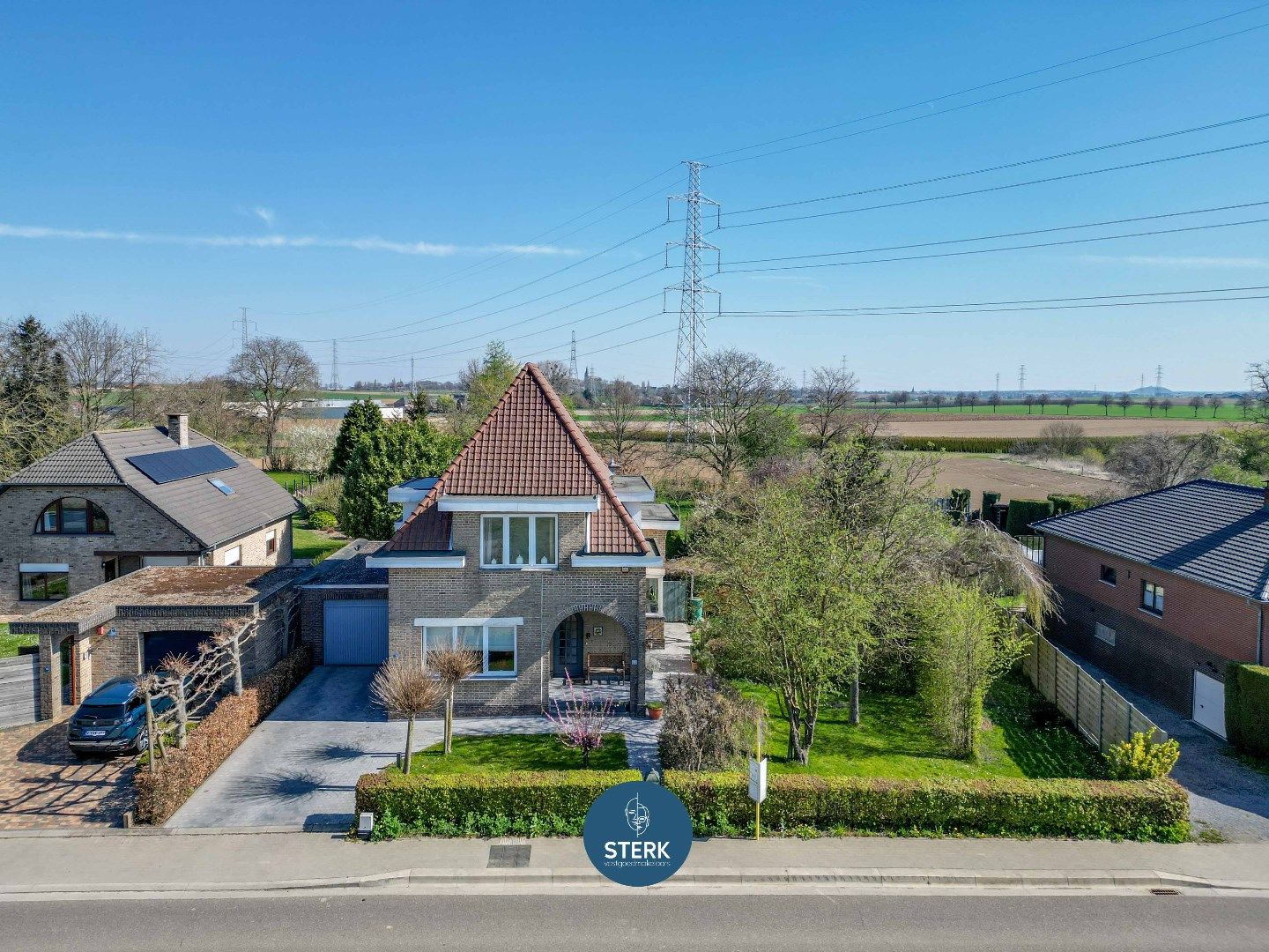 CHARMANTE GEZINSWONING OP EEN RUIM PERCEEL VAN 2480 M² TE MILLEN !  foto {{pictureIndex}}