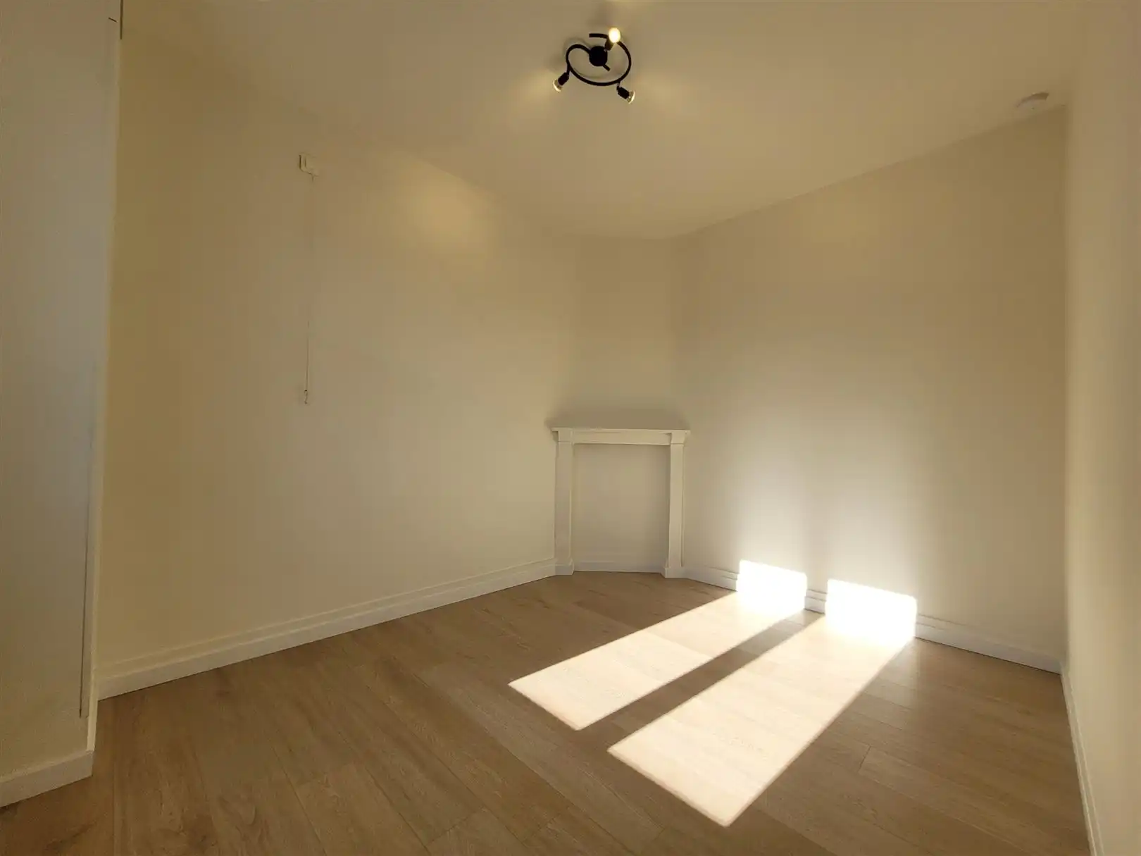 Gerenoveerde woning met zonnige tuin foto 20