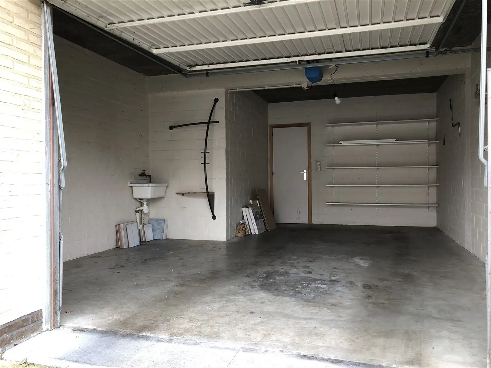 Ruim appartement met inpandige garagebox en terras. foto 11
