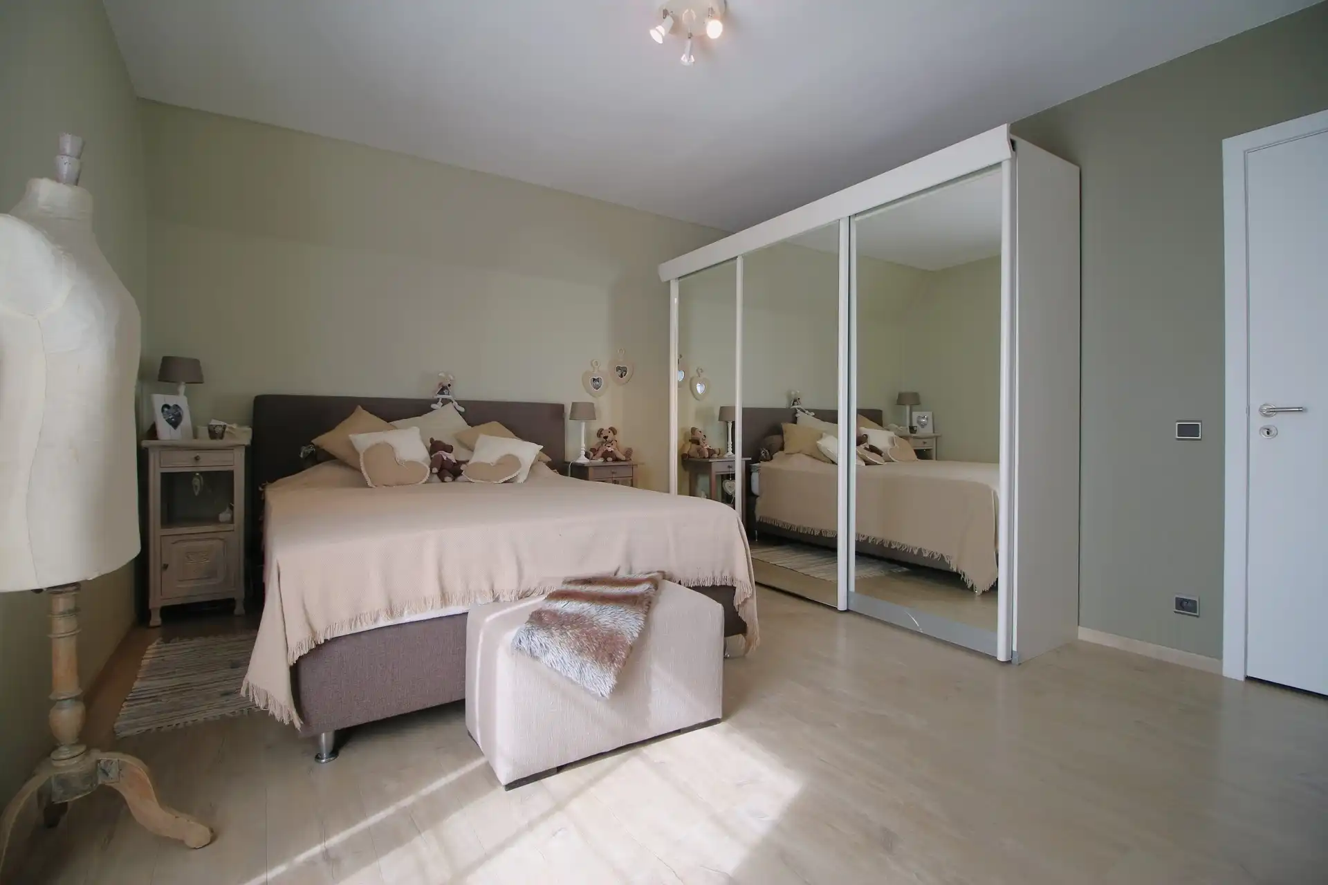 Ruim appartement op 3de verdieping met 2 garages foto 20