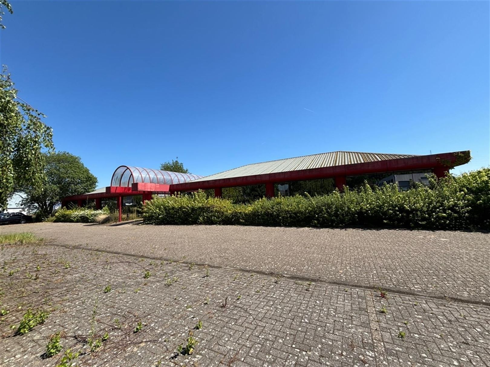 Te Huur Bedrijfsgebouw te Malle foto 2
