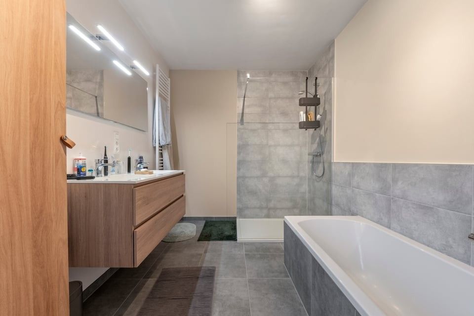 MODERNE HALFOPEN BEBOUWING MET INPANDIGE GARAGE EN RUIME TUIN IN SINT-TRUIDEN foto 19