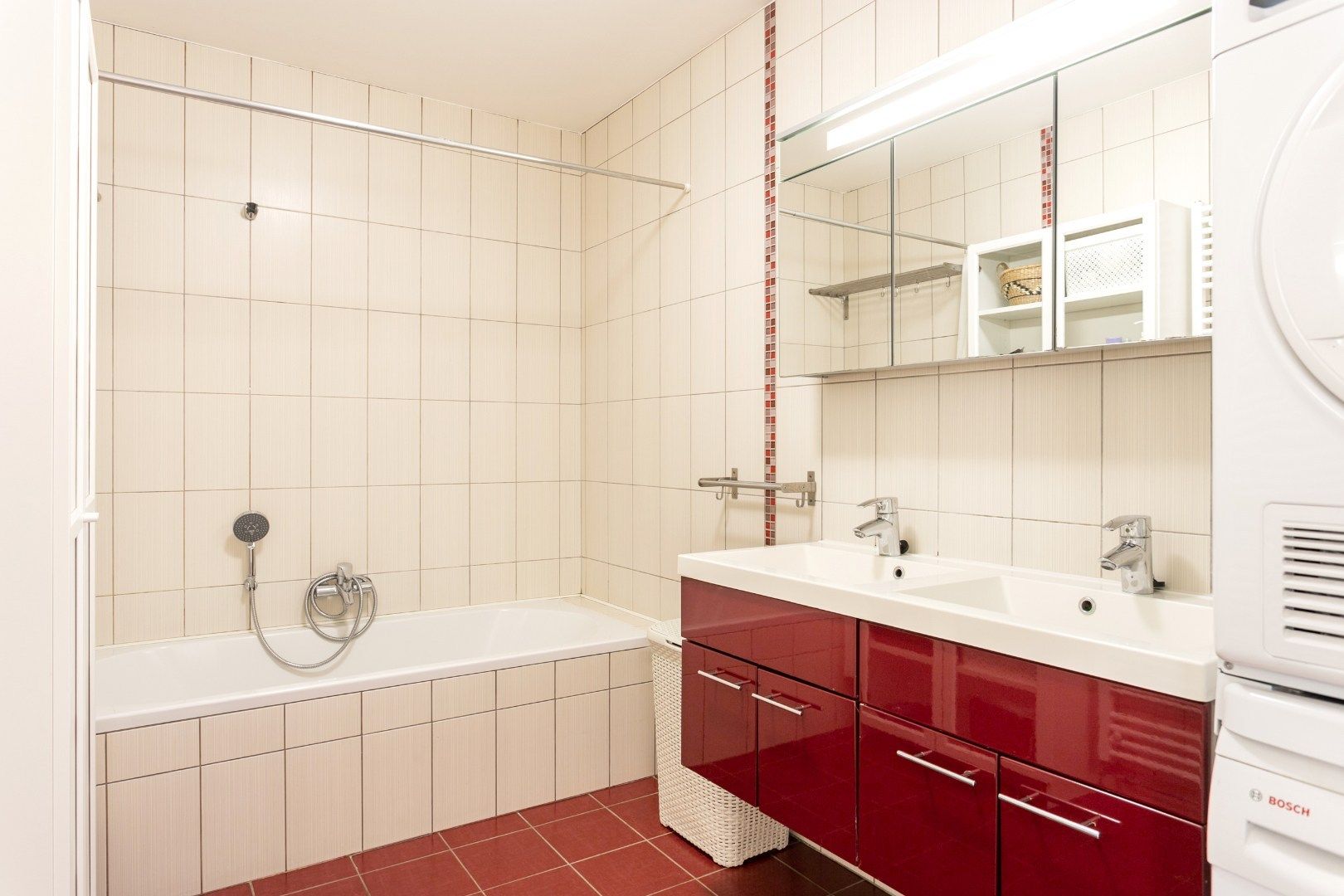 Recente kangoeroewoning met 4 slaapkamers, garage en tuin in een doodlopende straat foto 17