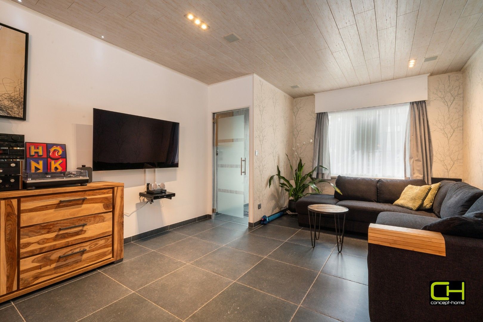 Woning met ruime garage, tuin en 2 slaapkamers foto 3