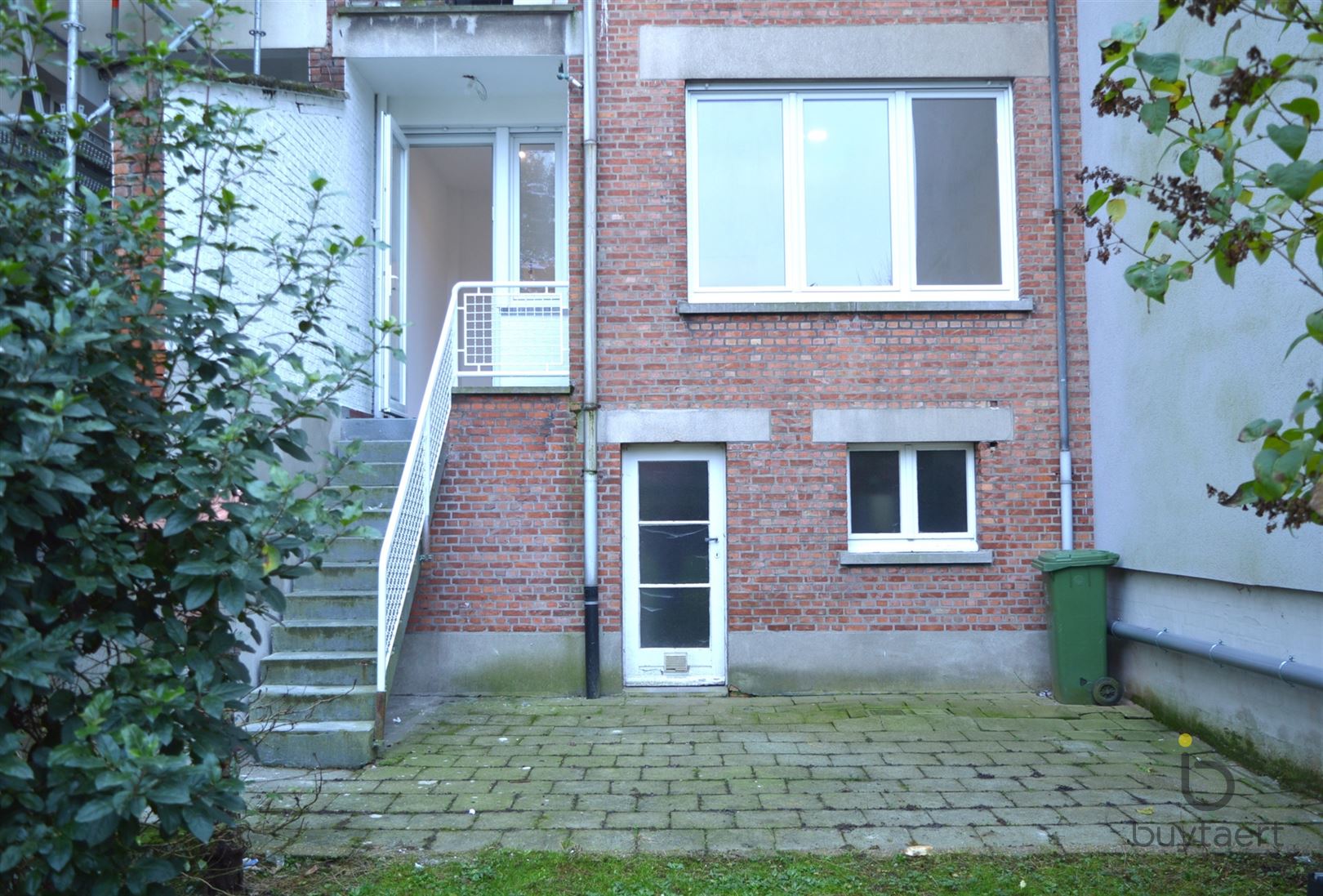 Gerenoveerd één slaapkamer appartement met tuin. foto 7