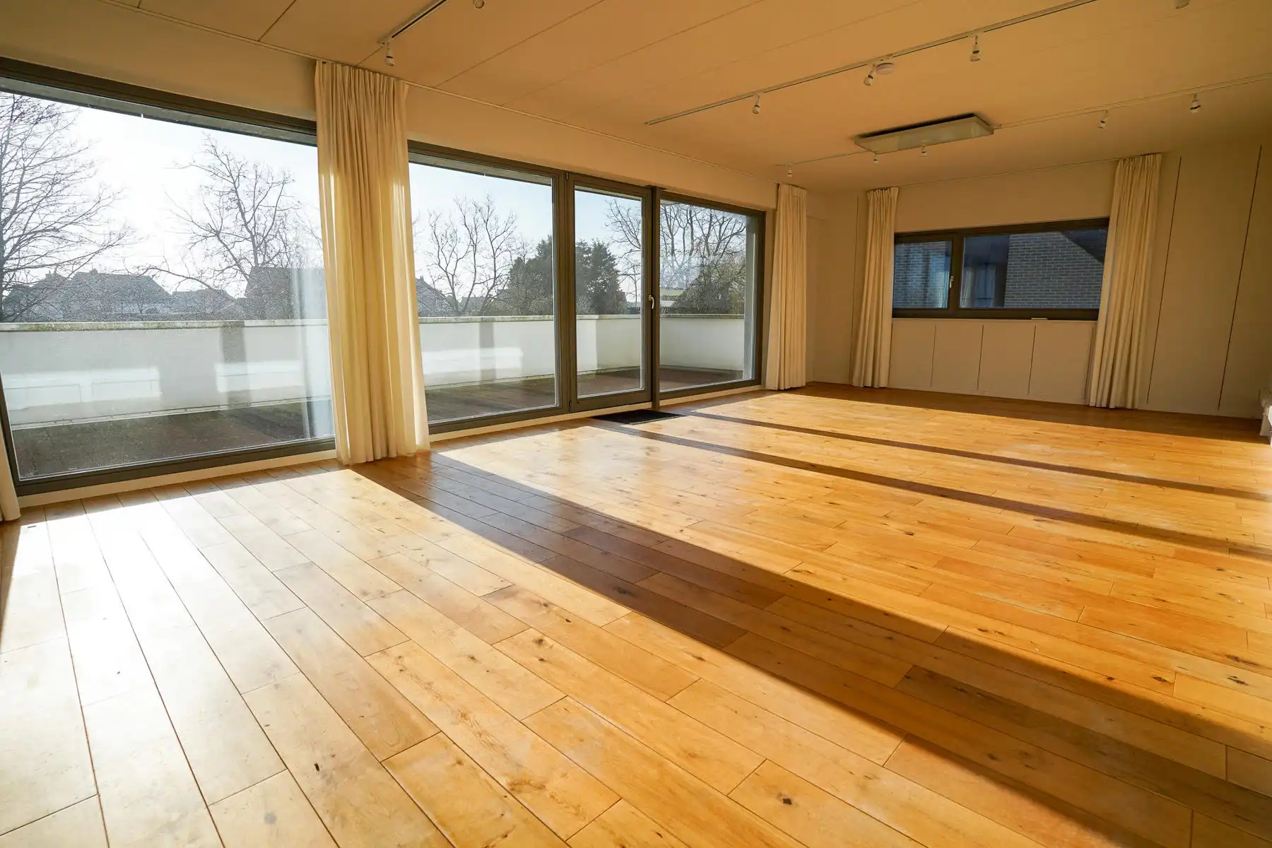 Rustige en betaalbare kantoorruimte met A-label, groot terras en 4 parkeerplaatsen foto 7