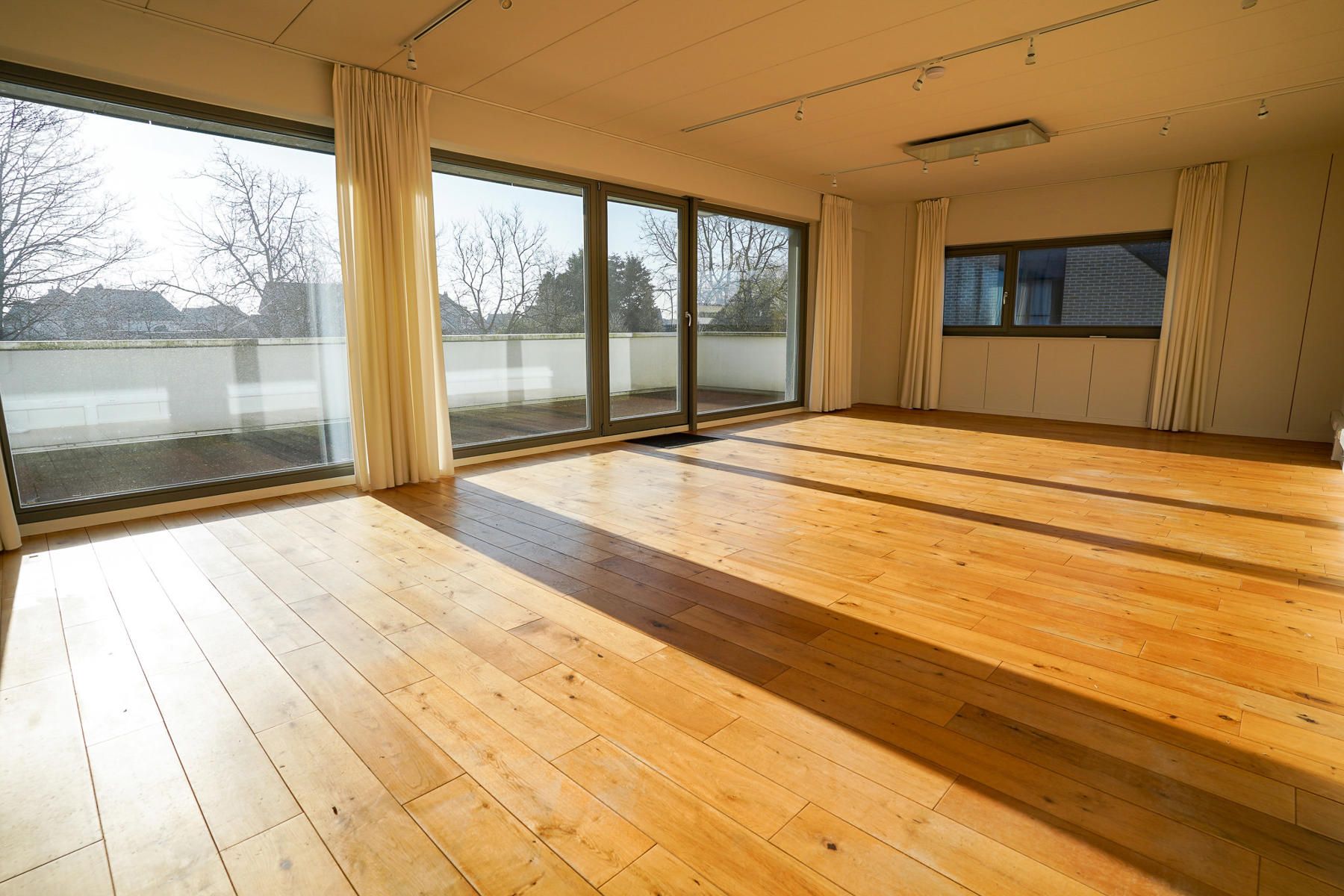 Rustige en betaalbare kantoorruimte met A-label, groot terras en 4 parkeerplaatsen foto 7