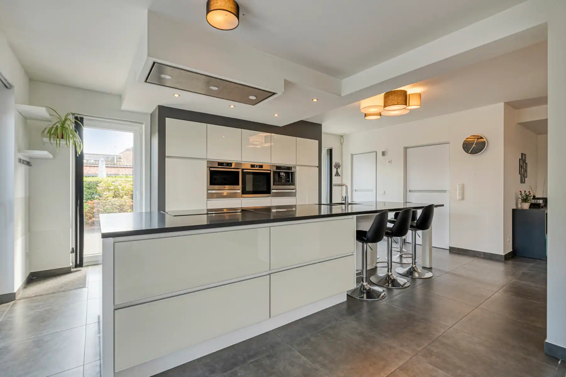 Unieke ruime woning met praktijkruimte + 5(6)slpkmrs op 25 a foto 8