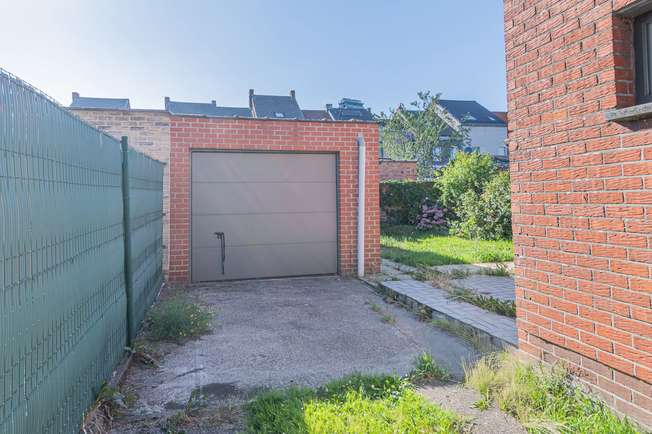 Gezellige halfopen bebouwing met garage en knusse tuin foto 11