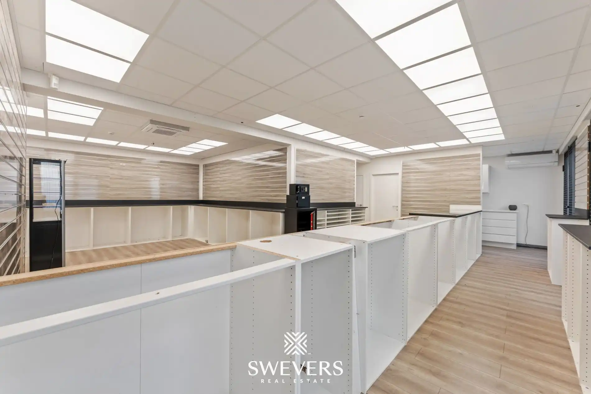 Uitzonderlijke mooi gelegen en ruime (391m²) handelsruimte in het volle centrum van Leopoldsburg foto 23