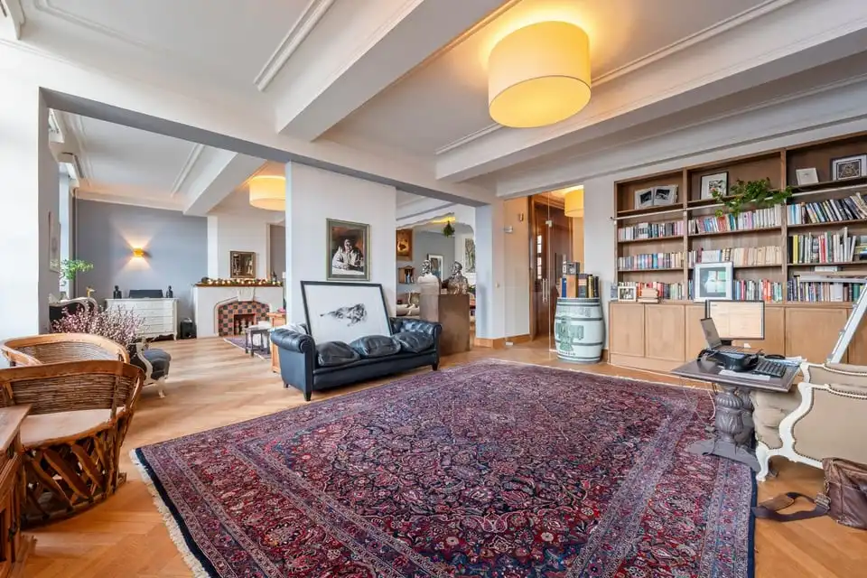 ICONISCH HANDELSPAND MET LUXUEUZE WOONST OP DE GROTE MARKT VAN SINT-TRUIDEN foto 10