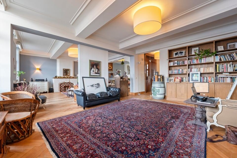 ICONISCH HANDELSPAND MET LUXUEUZE WOONST OP DE GROTE MARKT VAN SINT-TRUIDEN foto 10