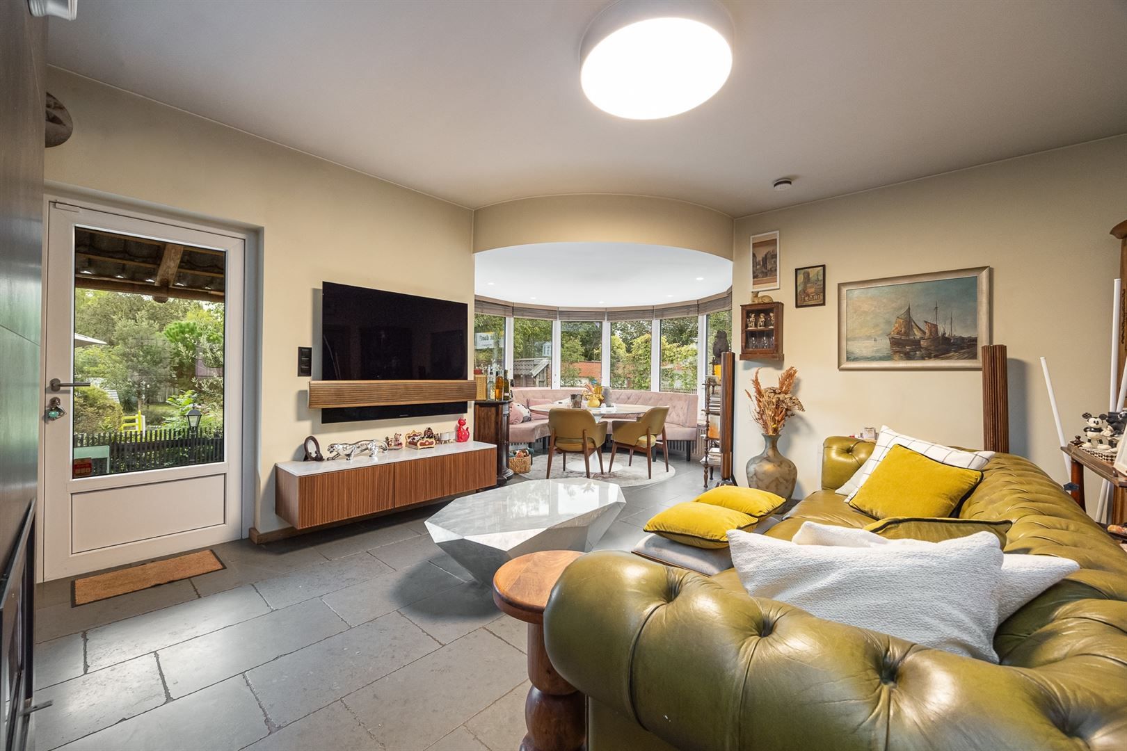 Een luxueus ingerichte woning met 5 slaapkamers en zwembad. foto 9