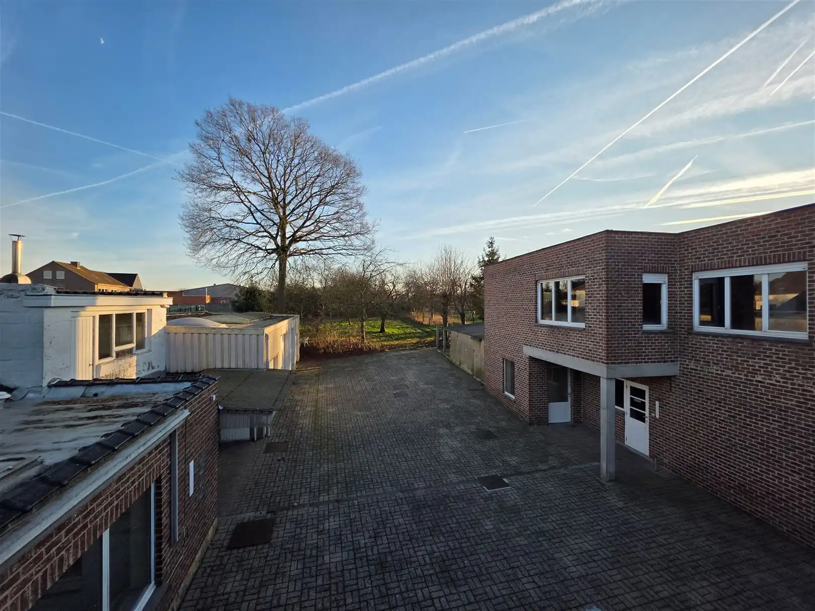 Zeer ruime woning + loods/atelier op 21 are 50 ca foto 3