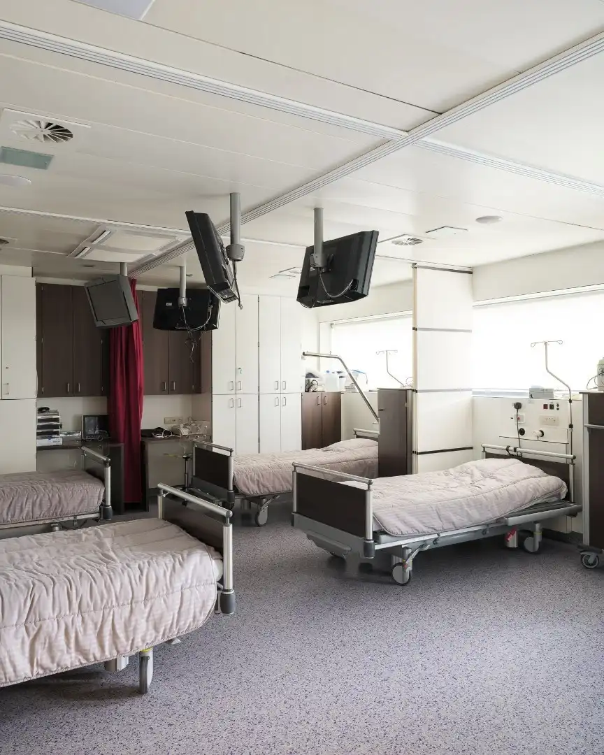 Unieke investeringsopportuniteit in hartje Sint-Martens-Latem – Instapklaar & professioneel uitgeruste privé kliniek foto 9