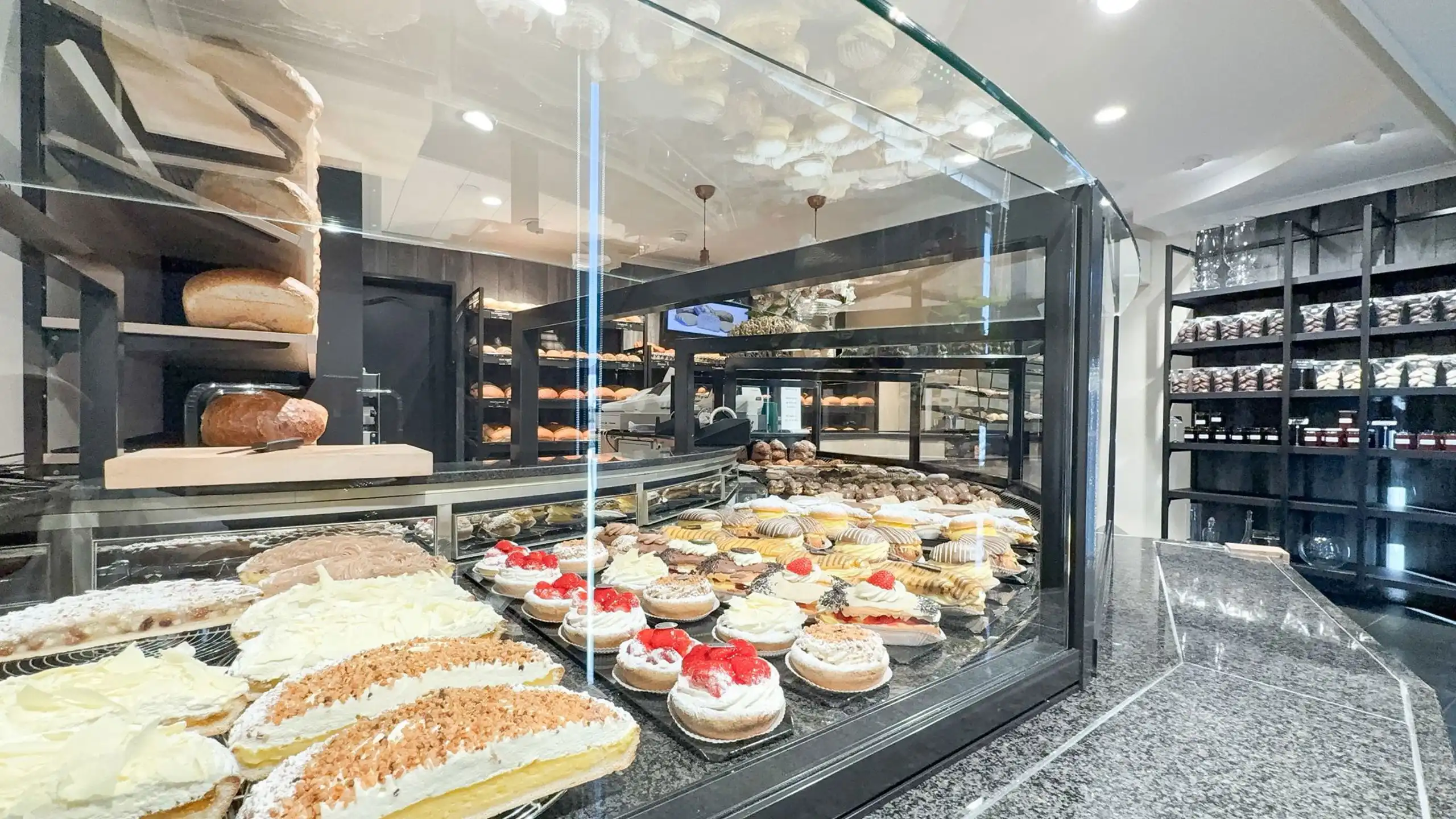 Instapklare bakkerij met woonst in het centrum van Zolder! foto 43