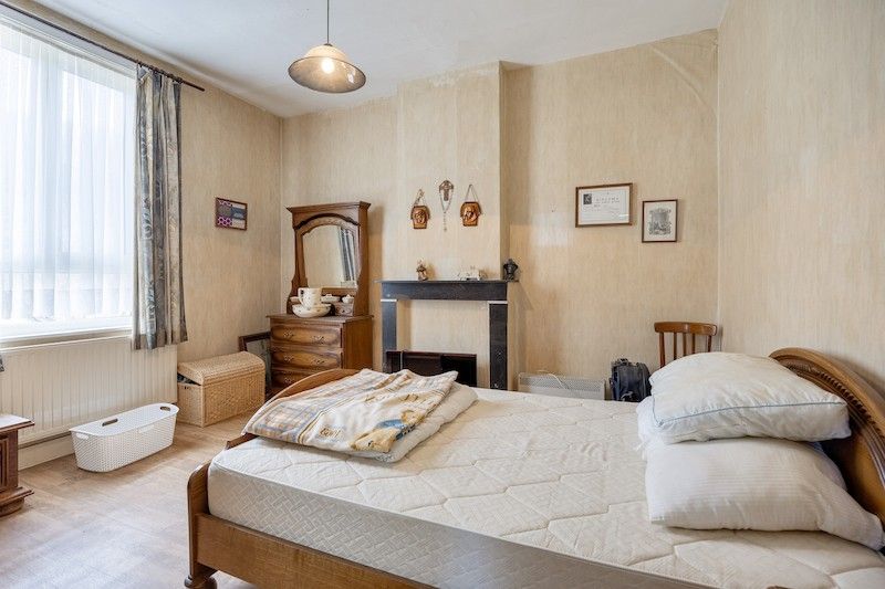 Statige renovatiewoning in charmante laan foto 10