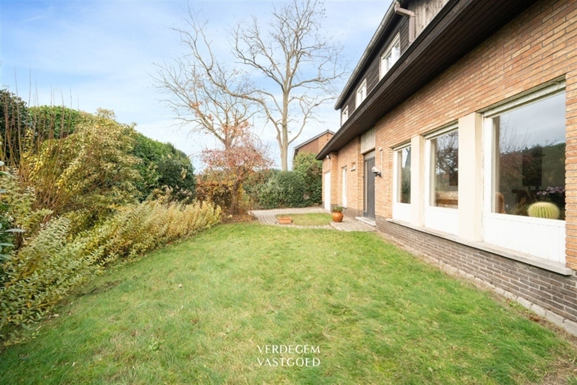 Ruime villawoning met 4+1 slaapkamers en fijne tuin, te renoveren foto 20