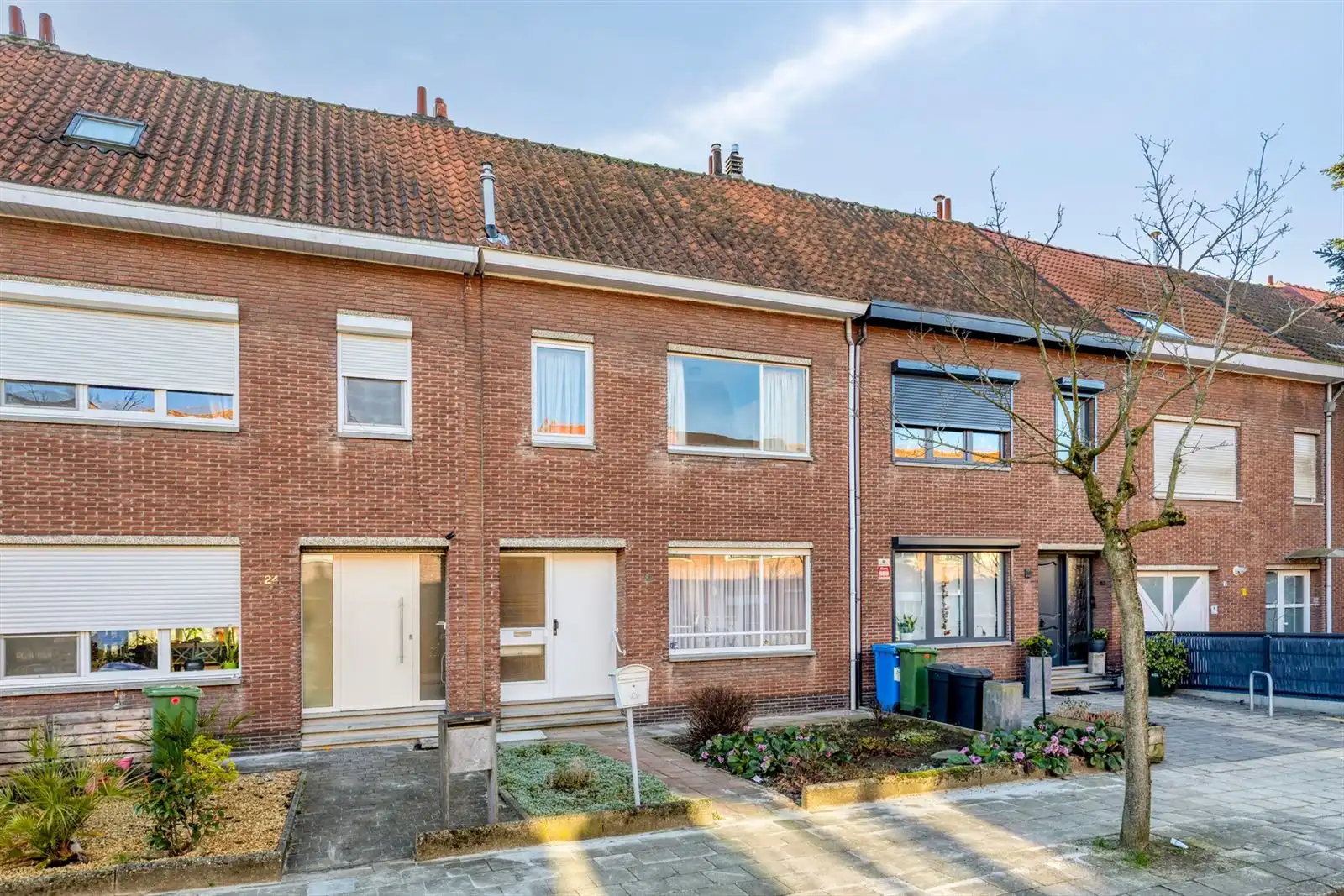 Hoofdfoto van de publicatie: Woning in rusige woonwijk met aparte garage