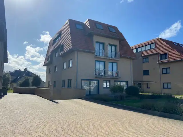 Ruime gesloten garagebox foto 2