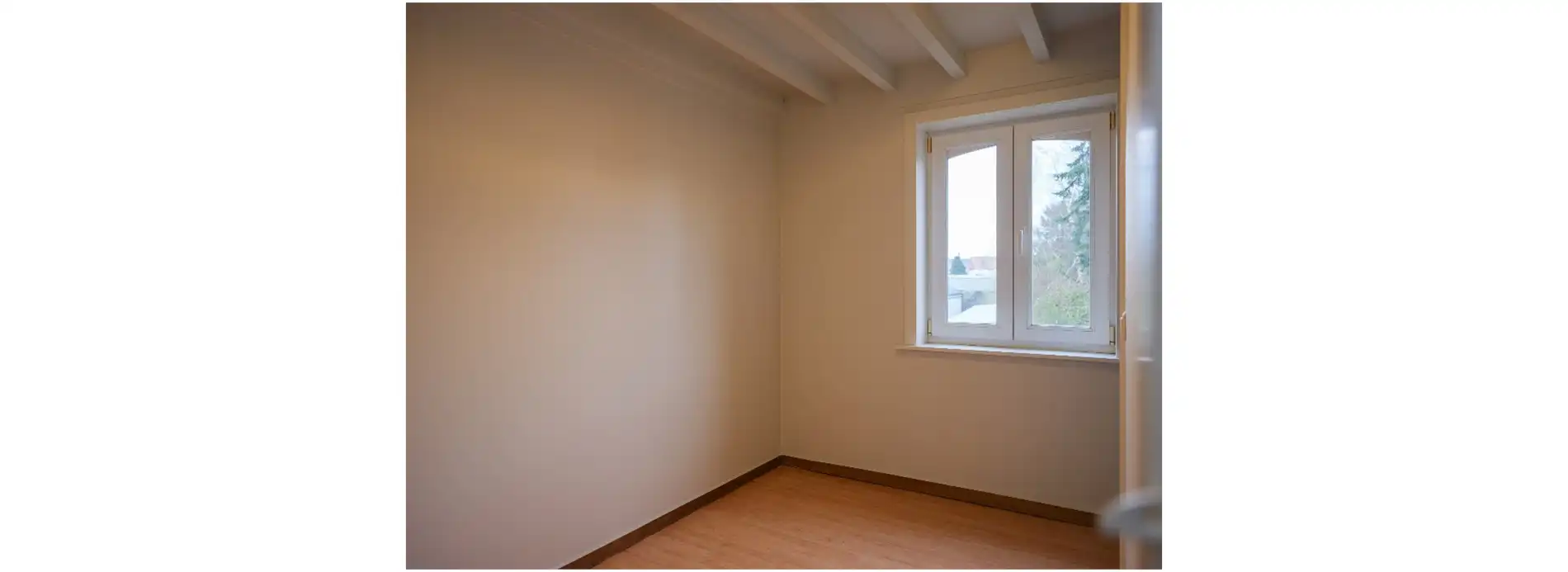 Centraal gelegen, deels te renoveren woning foto 7