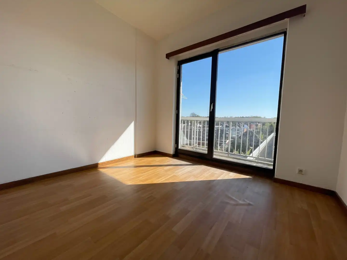 Instapklaar appartement rondom het centrum van Genk met 3 slaapkamers foto 3