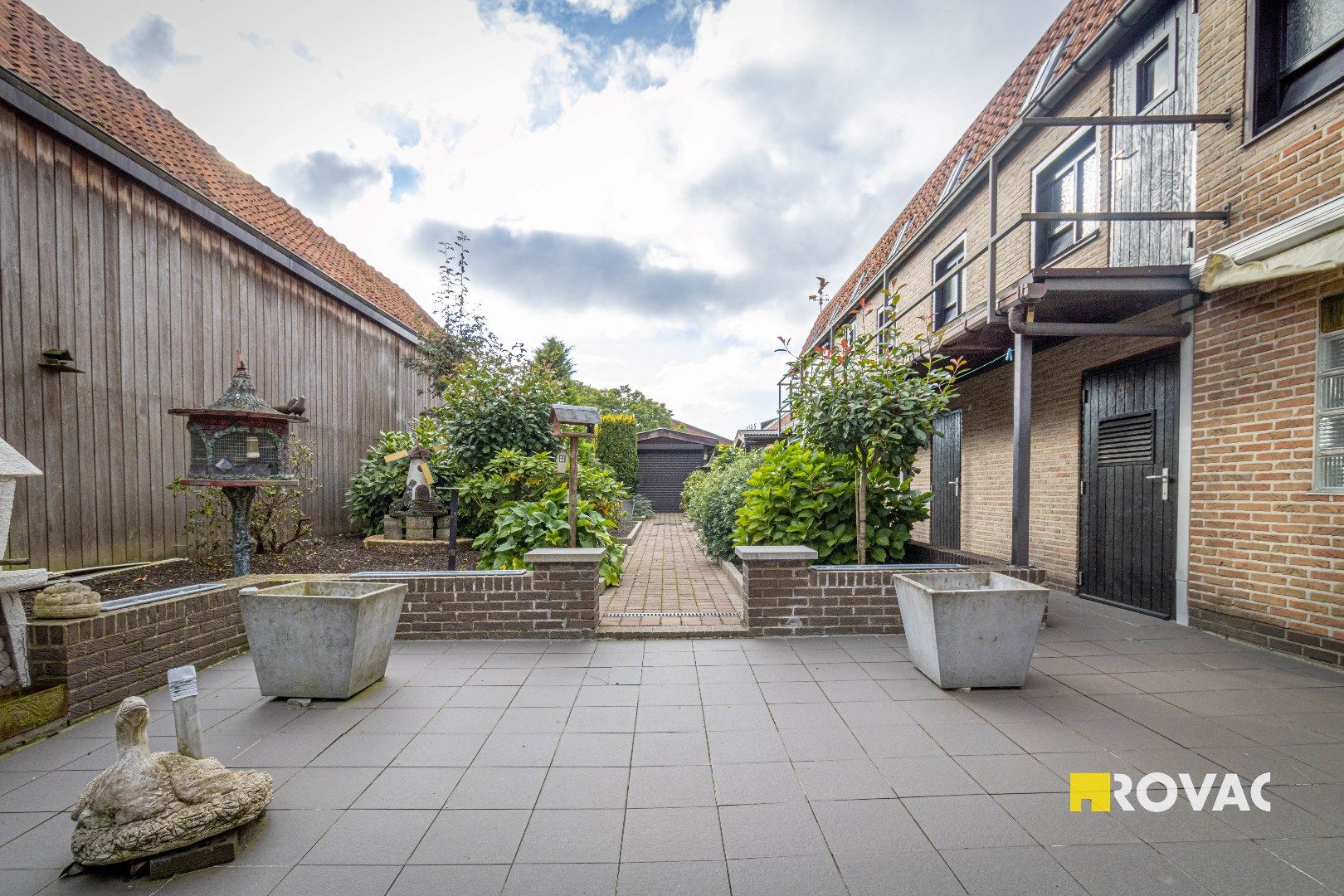 Statige en zeer ruime woning met 6 kamers en uitweg foto 5