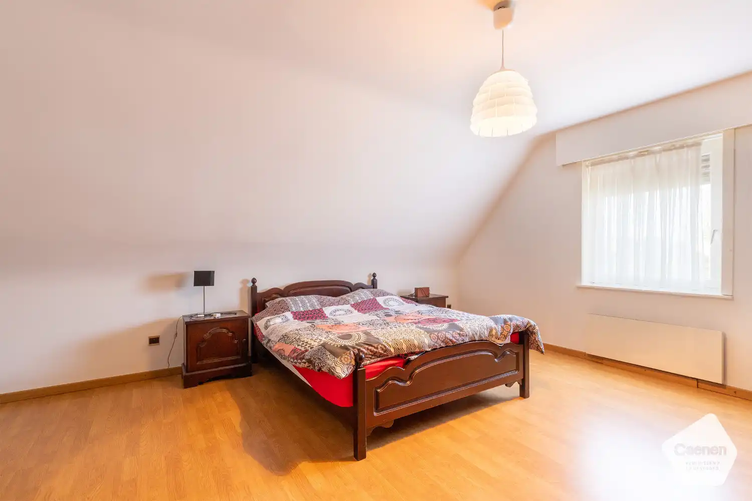 TOP GELEGEN VILLA MET 4 SLAAPKAMERS , GARAGE en onderhoudsvriendelijke tuin met tuinhuis foto 16