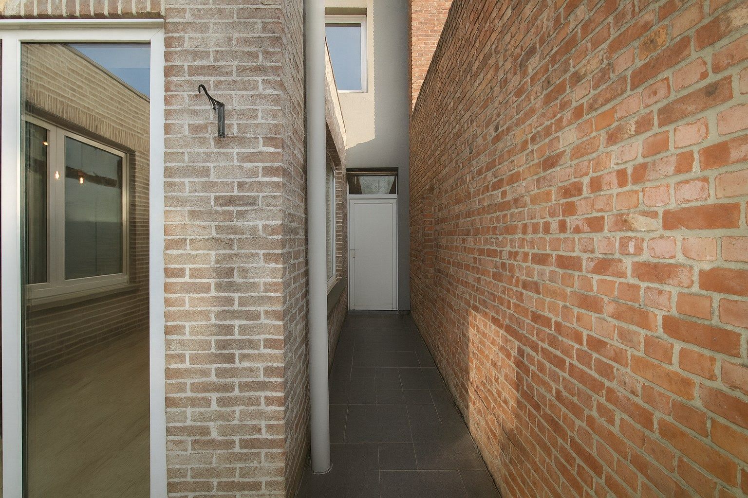 Instapklare, ruime moderne woning met 4 slaapkamers en uitgestrekte tuin te koop in hartje Temse! foto 18