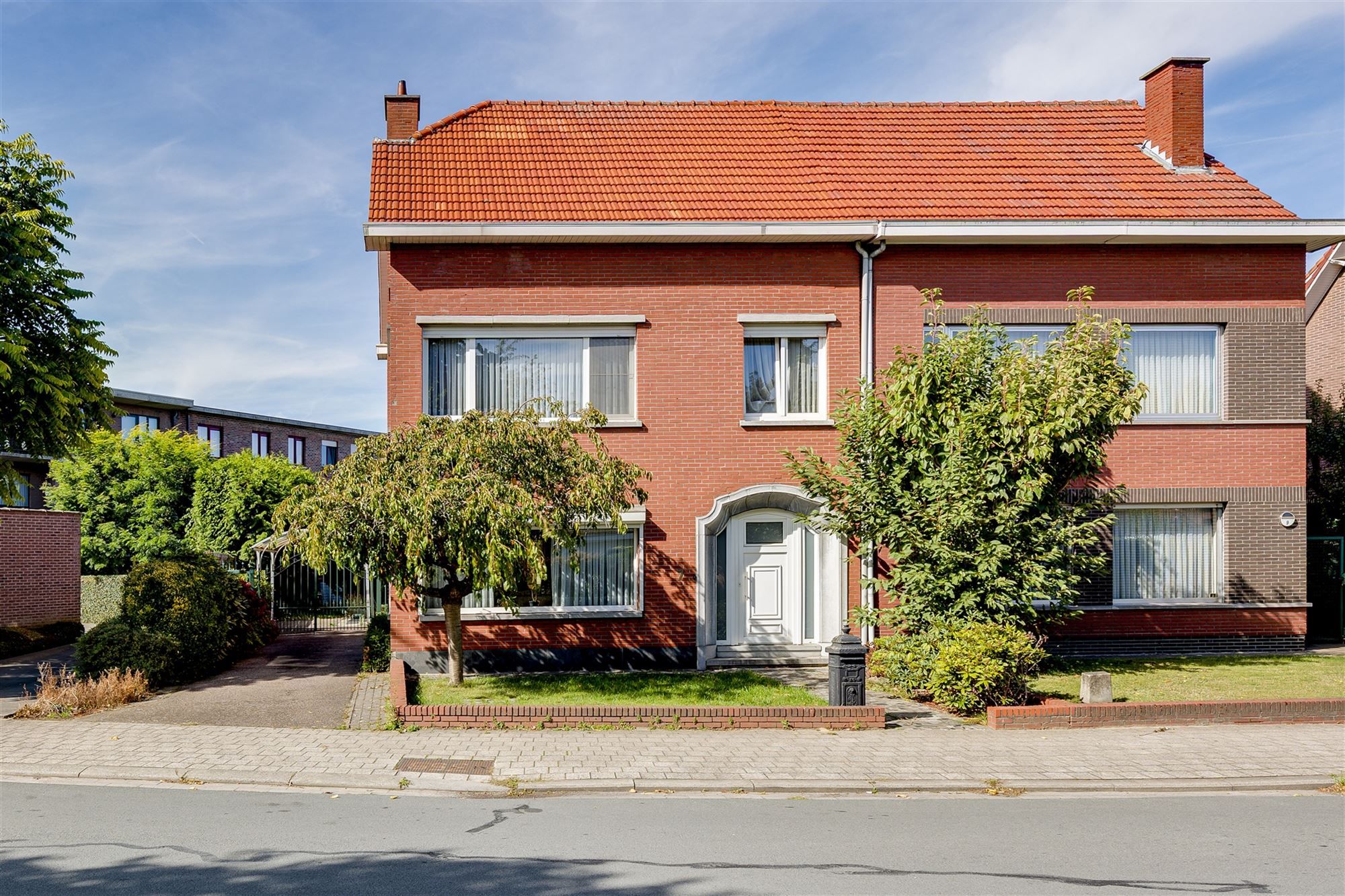 Hoofdfoto van de publicatie: Te renoveren woning met 3 slpk, terras en ruime tuin in Wommelgem!