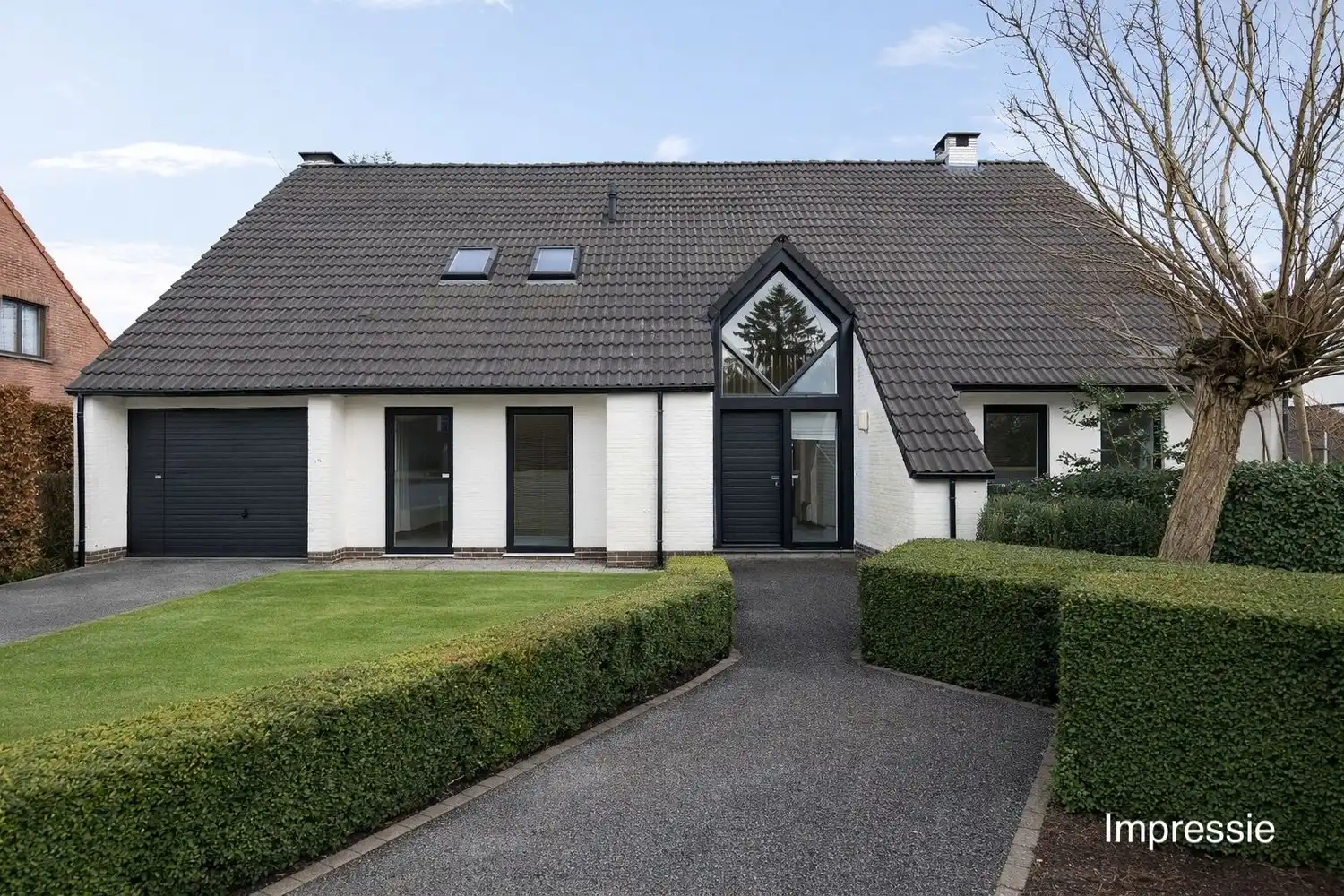 Karaktervolle gezinswoning met tal van mogelijkheden op centrale locatie in Hove foto {{pictureIndex}}