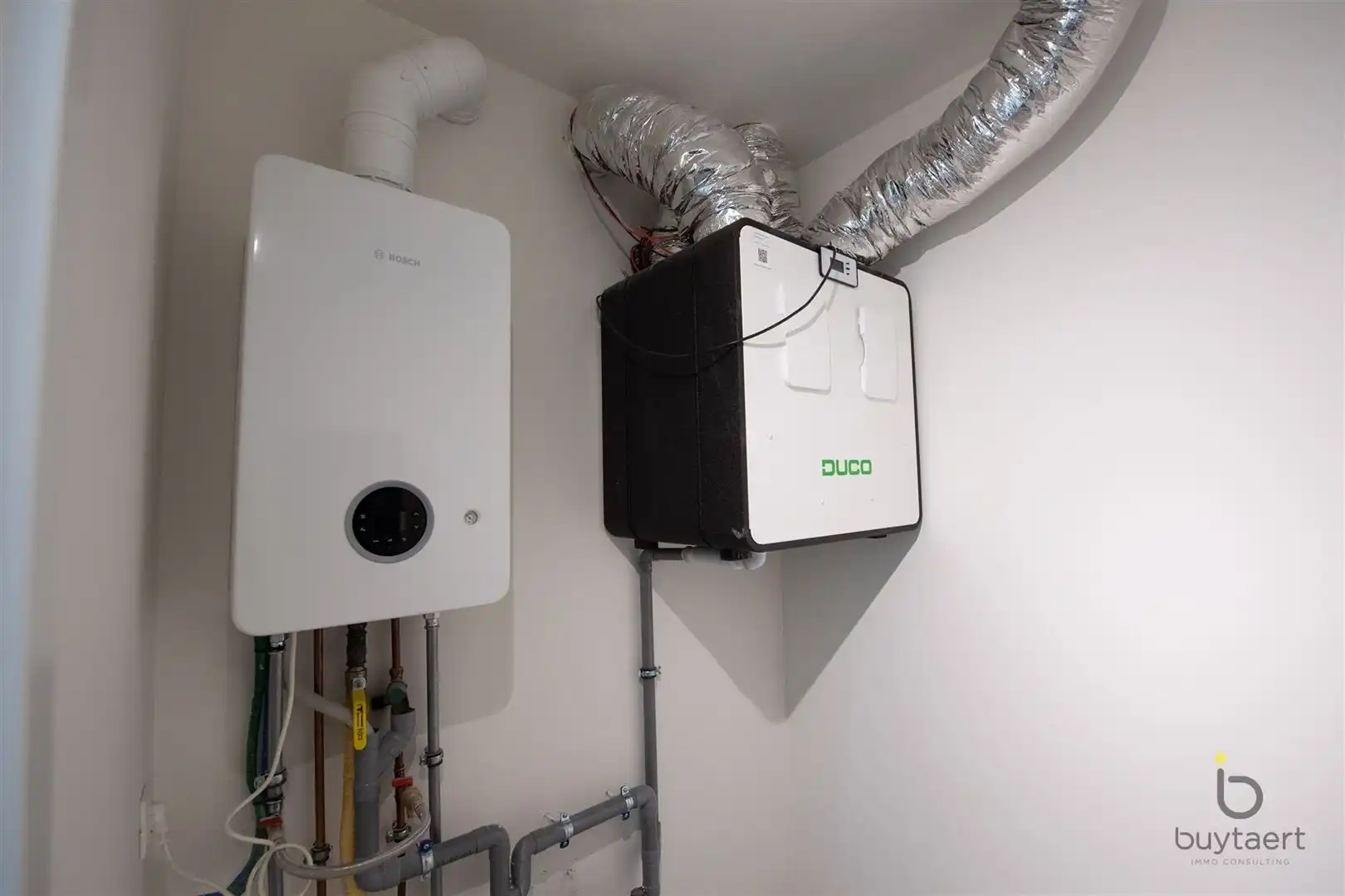 Nieuwbouw gelijkvloers appartement met twee slaapkamers, een tuin en een garage. foto 32