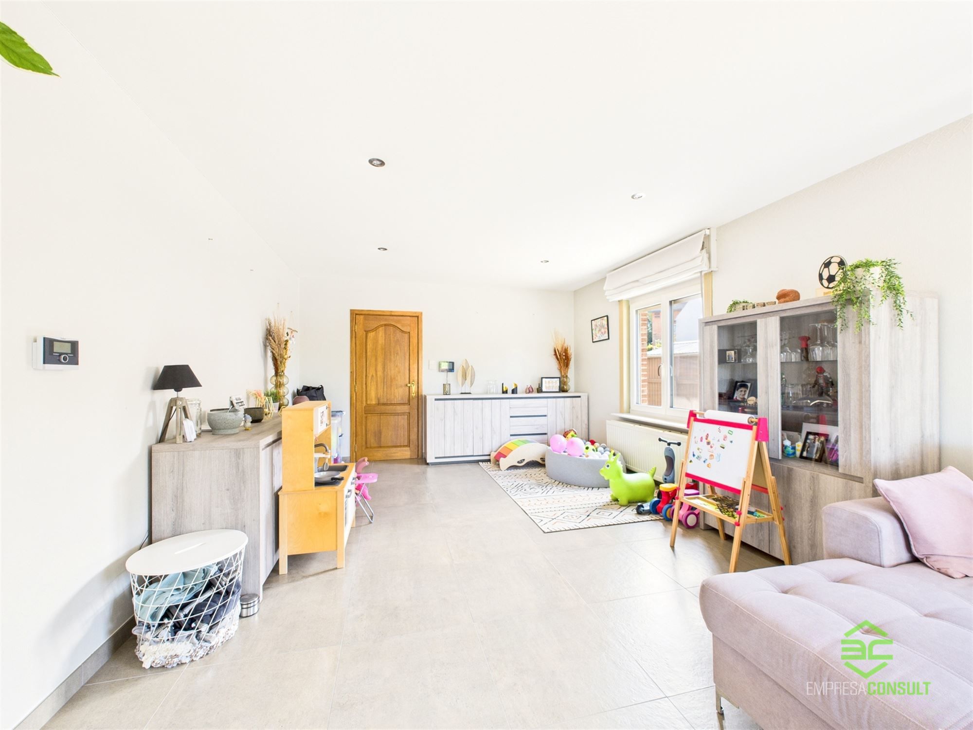 Instapklare gelijkvloerse woning met 3 slpk op 10a 21ca! foto 14