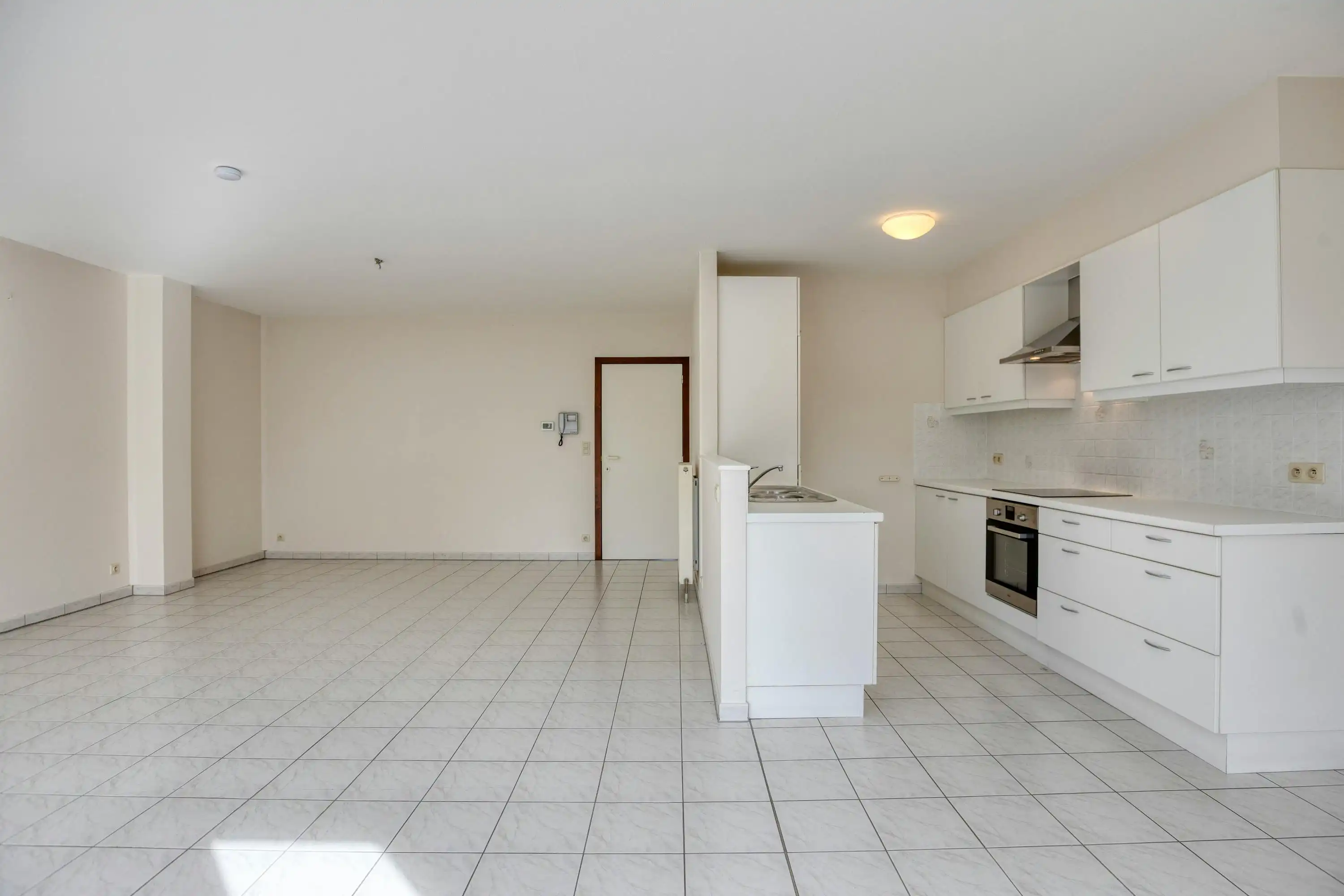 Ruim appartement (104m²) met twee slaapkamers te koop! foto 6
