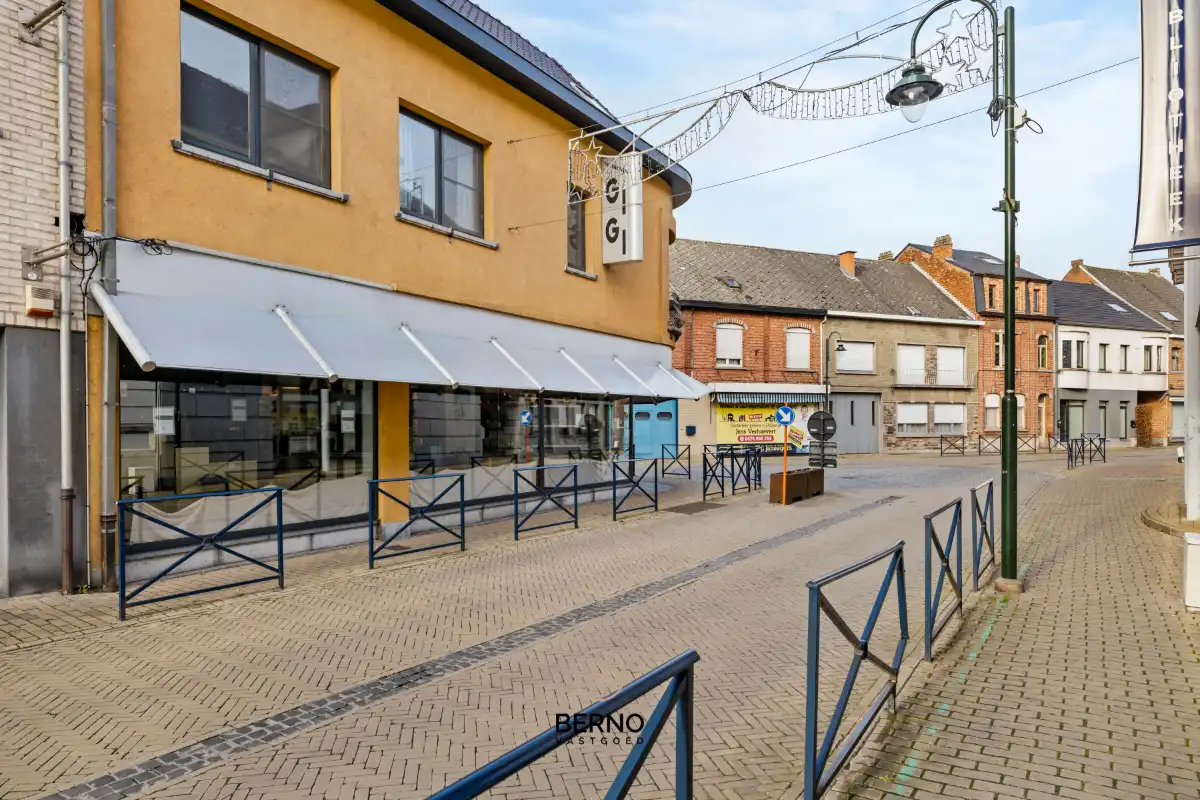 Handelspand met uitzonderlijke visibiliteit & ruim appartement – Toplocatie foto 30