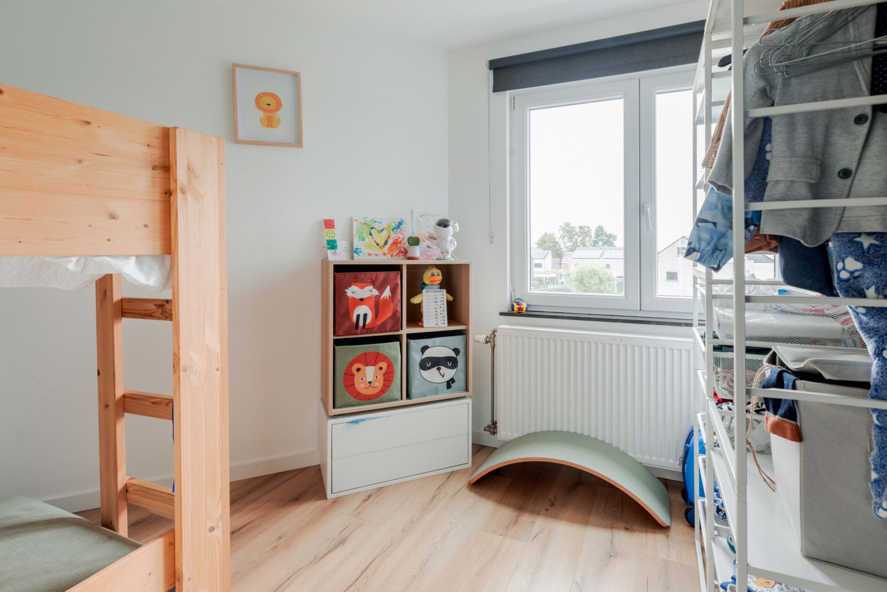 Verzorgd, instapklaar appartement met 2 slaapkamers & garage foto 17