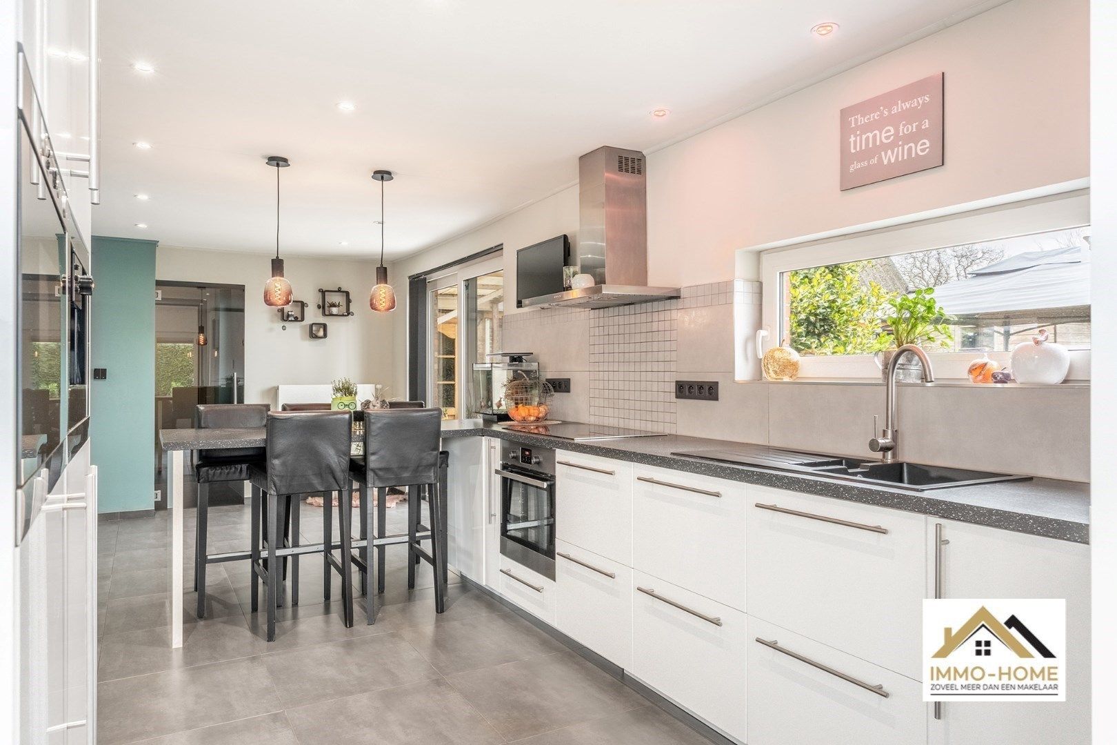 Hoofdfoto van de publicatie: Ruime gerenoveerde woning met ruime grond! 
