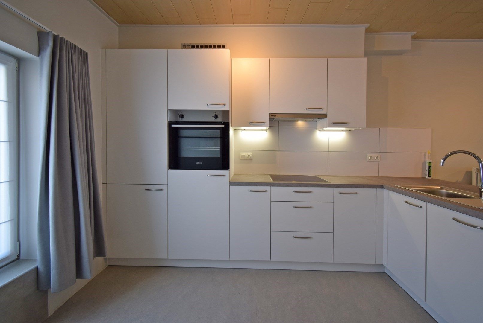 INSTAPKLAAR APPARTEMENT IN CENTRUM DIKSMUIDE foto 3