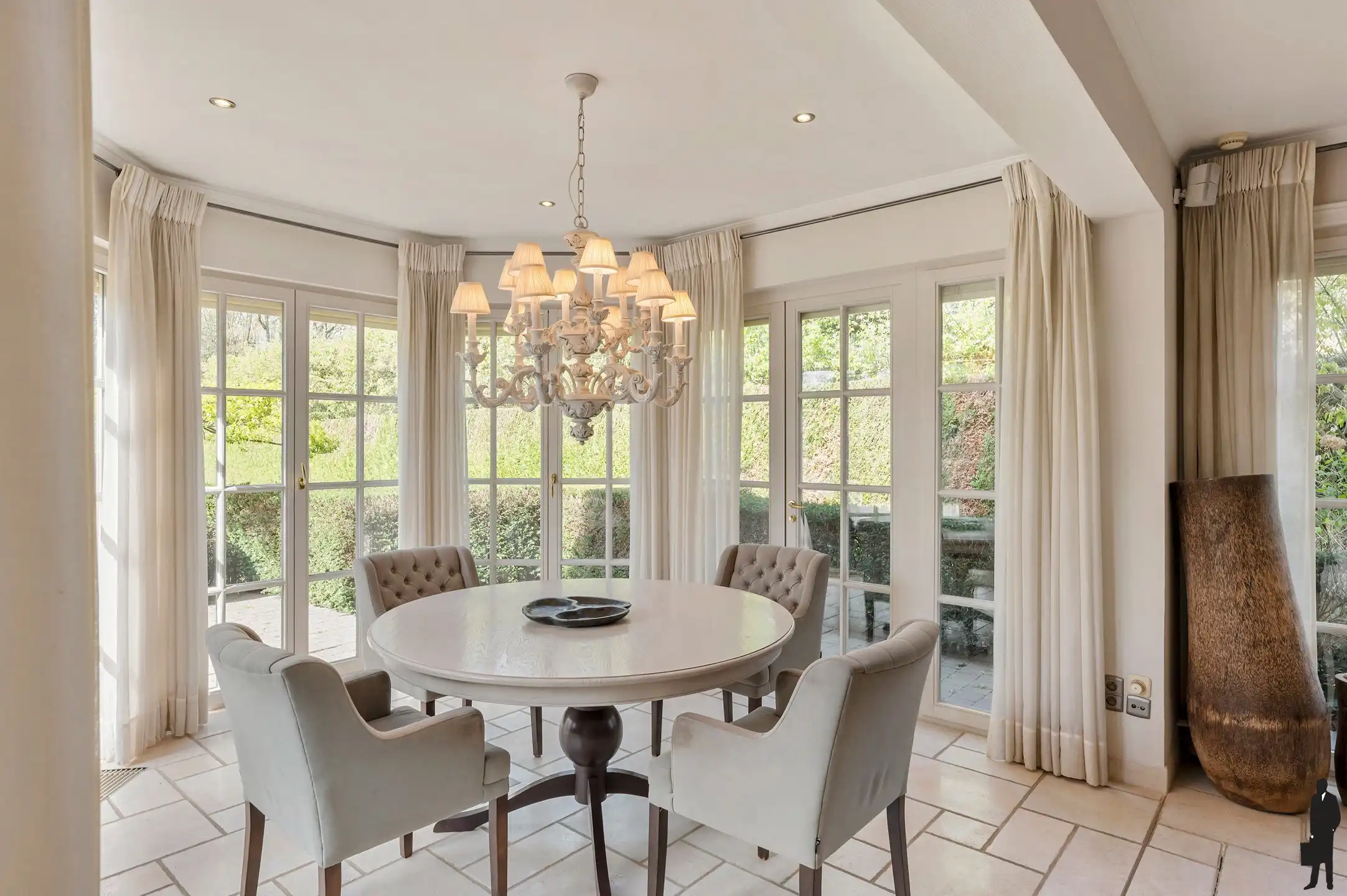 Lichtrijke villa aan het centrum! foto 16