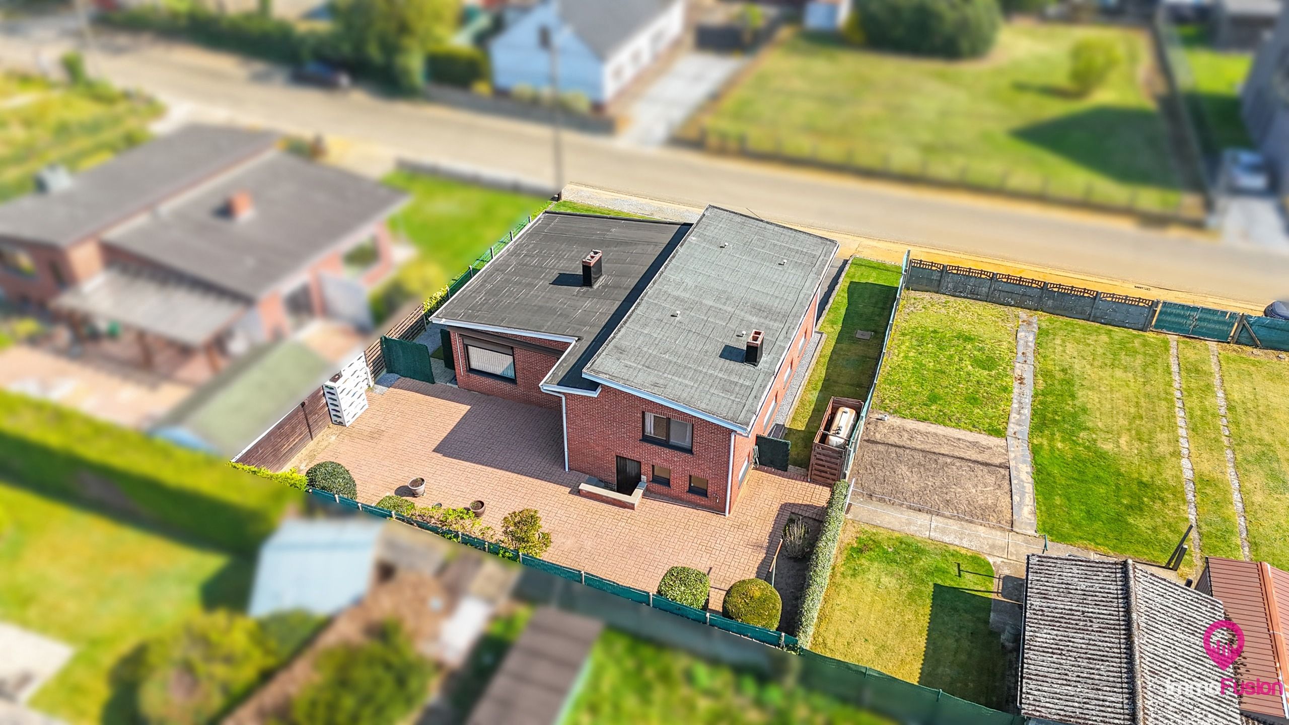 Woning met 3 slaapkamers, inpandige garage en grote tuin! foto 47