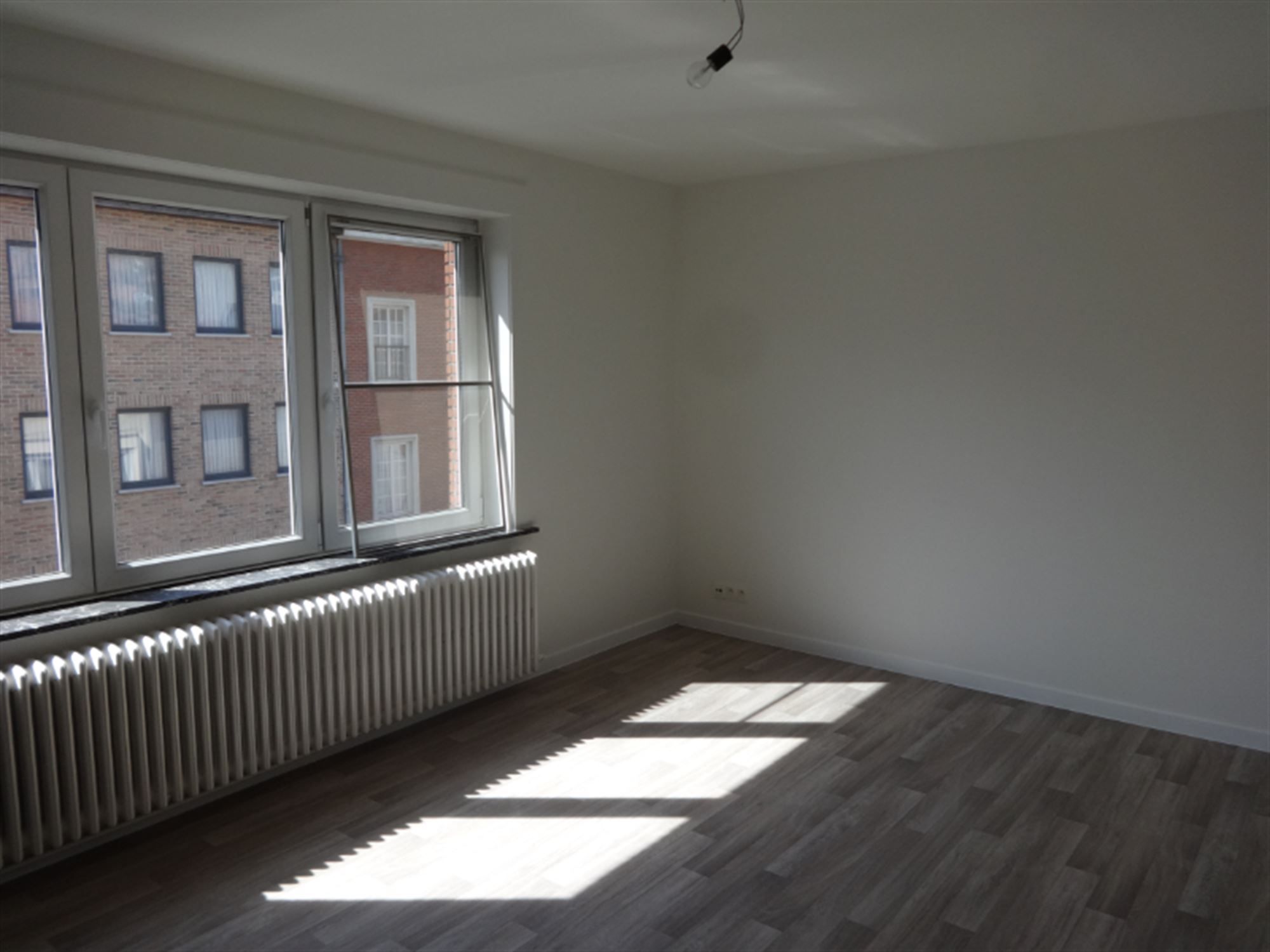 Volledig vernieuwde woning centrum Kortrijk foto 15