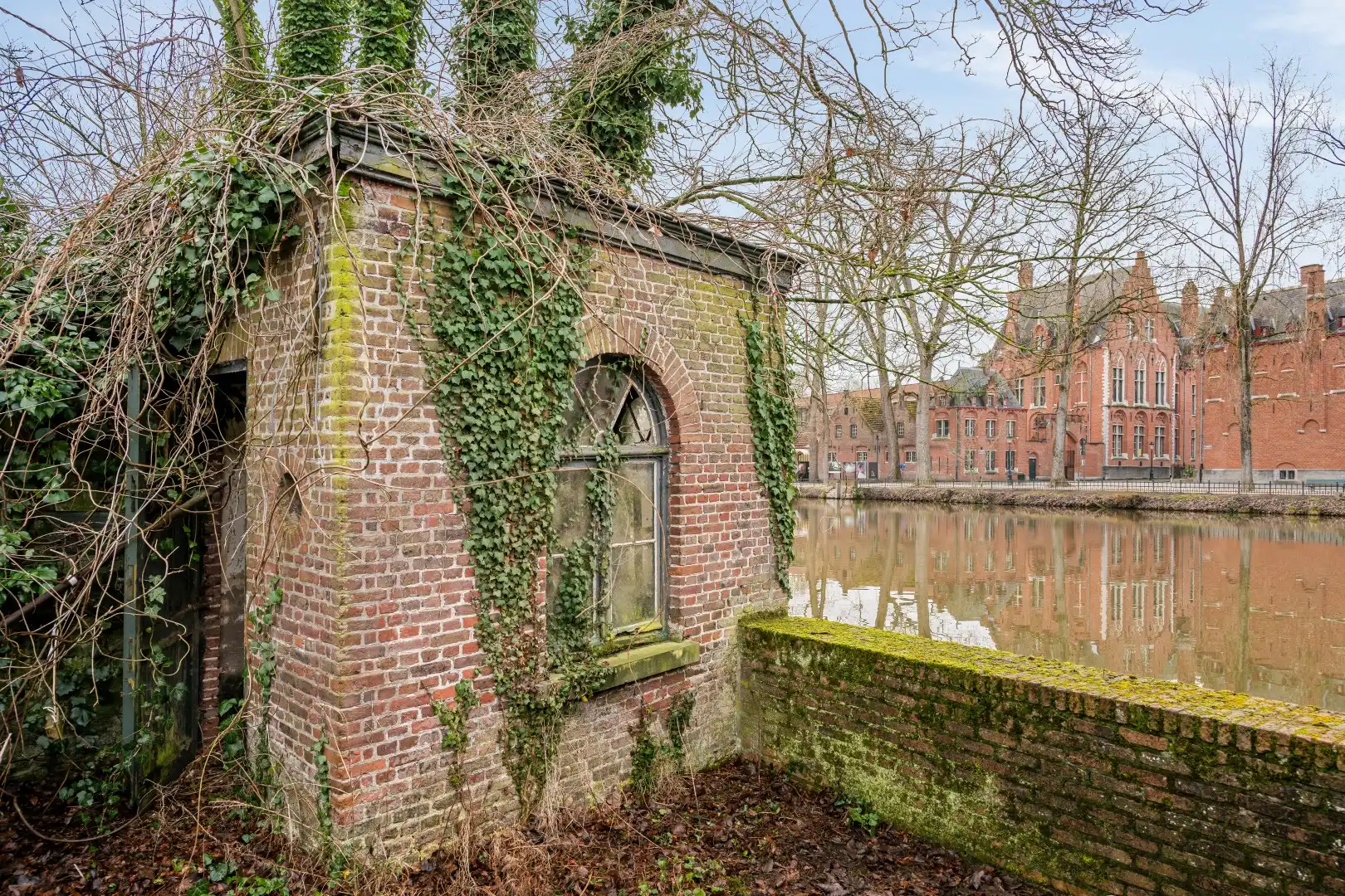 Unieke en idyllische hoekwoning nabij Minnewaterpark en historisch Brugge foto 26