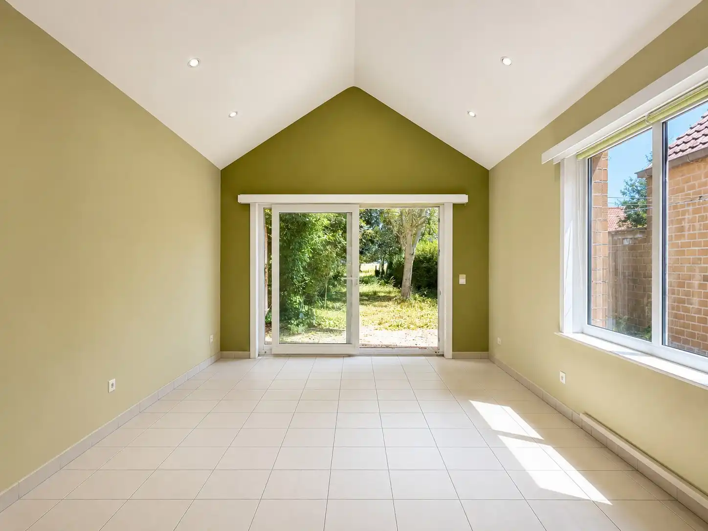 Woning met garage en tuin te Vlissegem (De Haan) foto 3