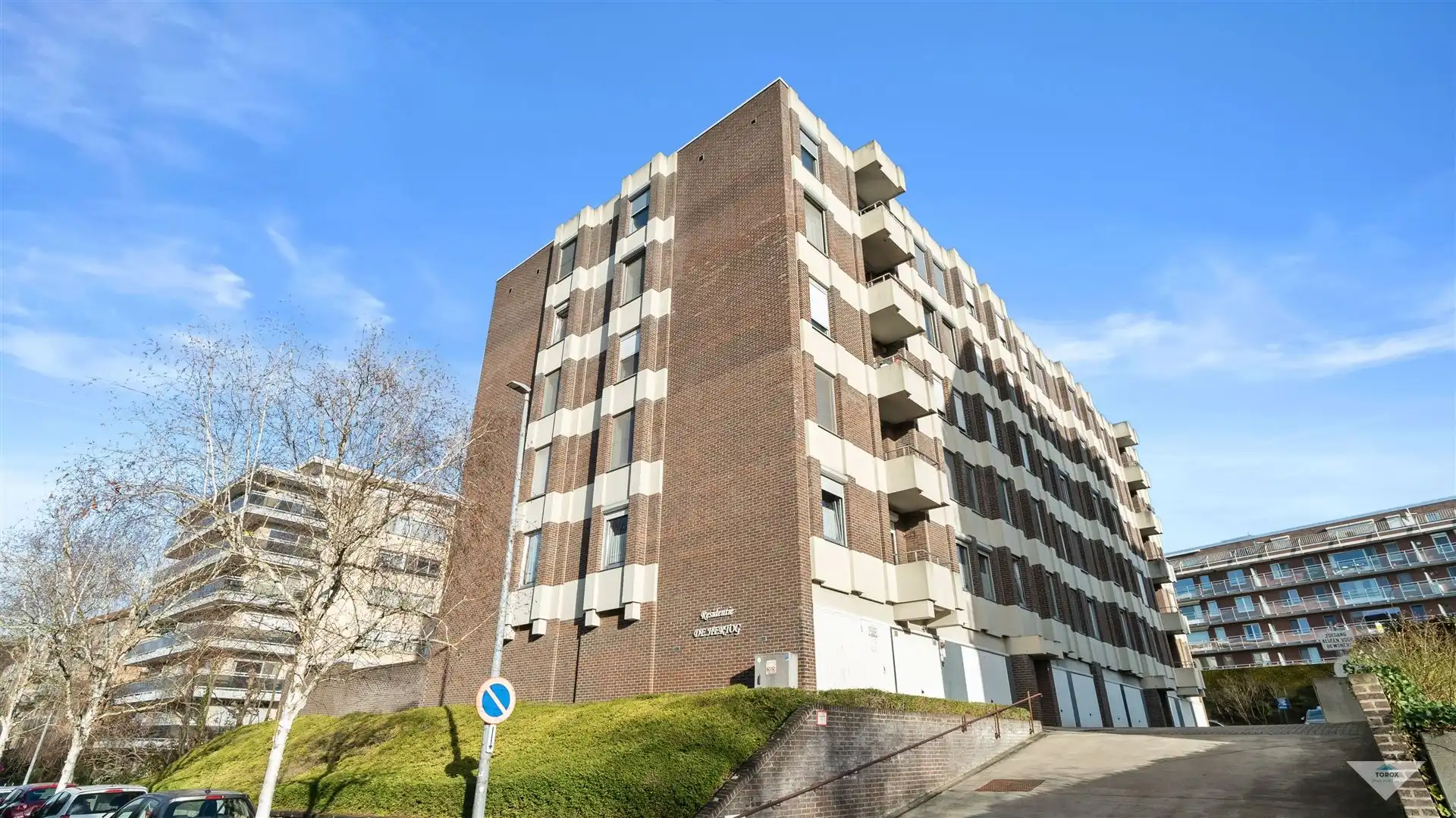 Lichtrijk appartement met garagebox foto {{pictureIndex}}